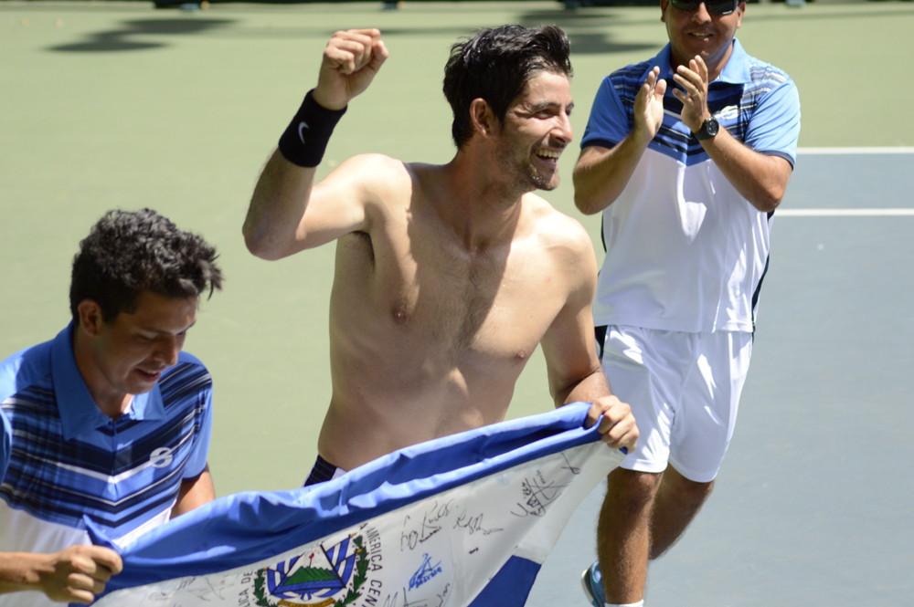 Arévalo se anota los tres puntos y El Salvador festeja