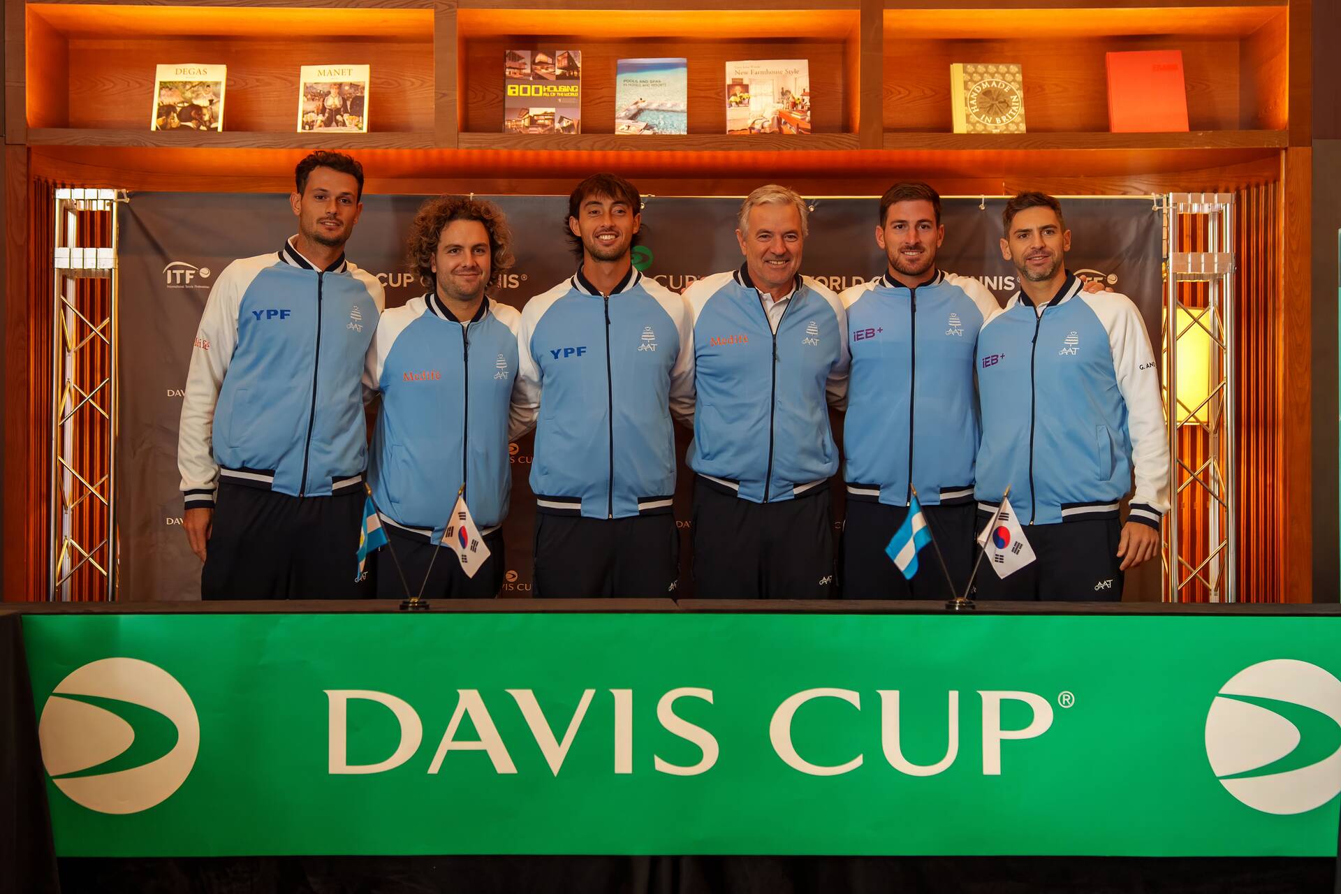 The Argentine team at the draw in Busan