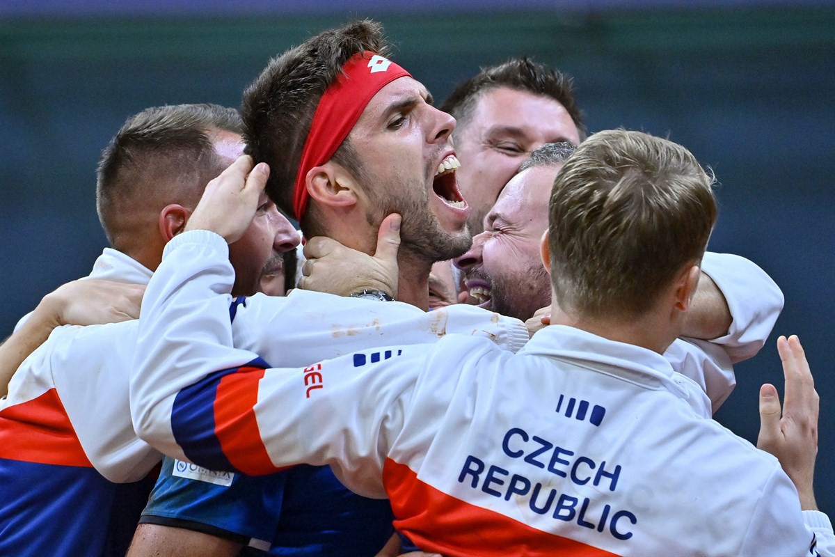 Vesely comeback clinches Czechs' ticket to Madrid