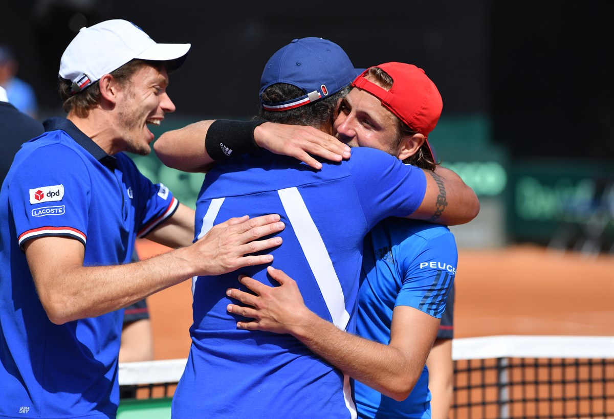 Pouille sends France into third straight semifinal