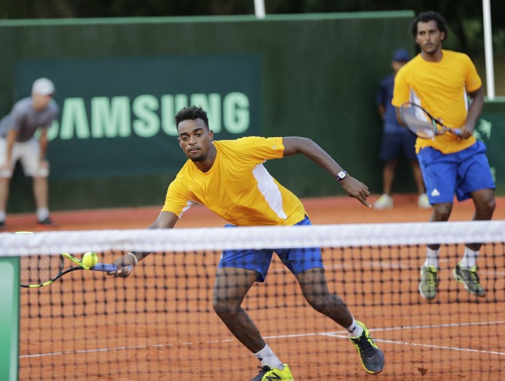 Lewis inicia ante el debutante colombiano Galán en Barbados