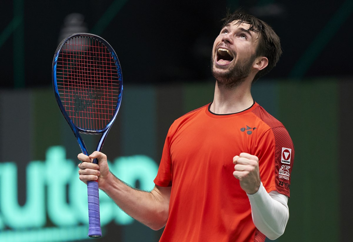 Austria aprovechó la superficie y quedó al borde de la victoria