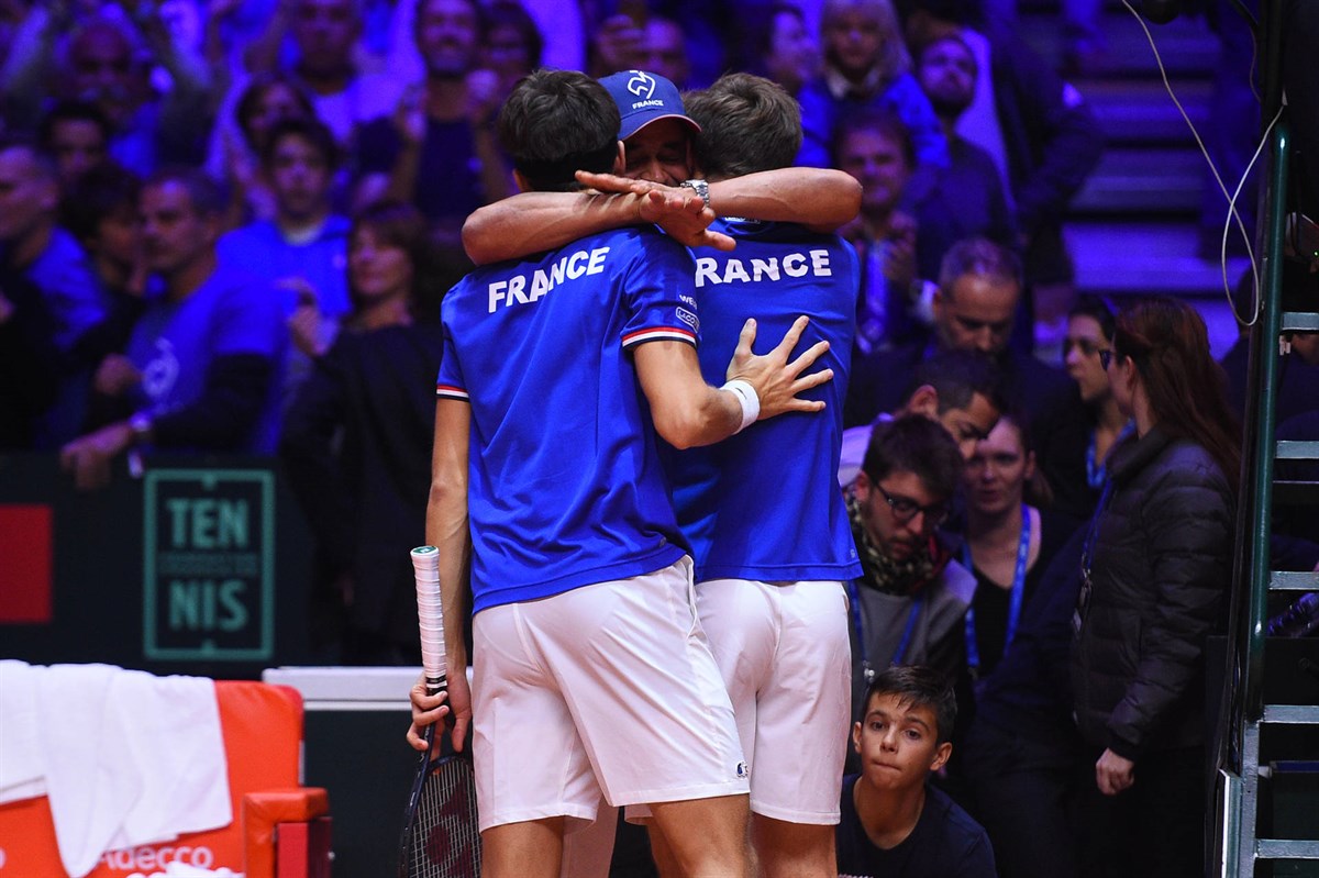 Mahut y Herbert dejan con vida a Francia
