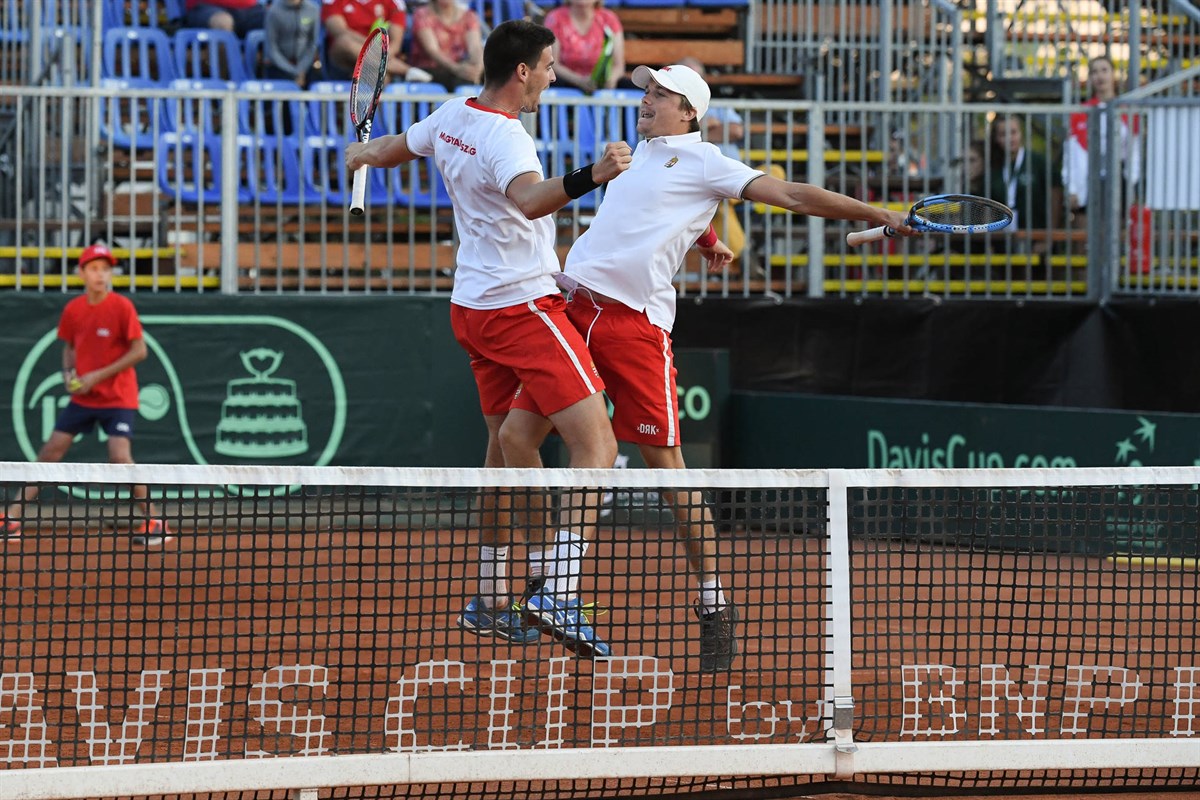 Hungary on brink of upset triumph over Czechs