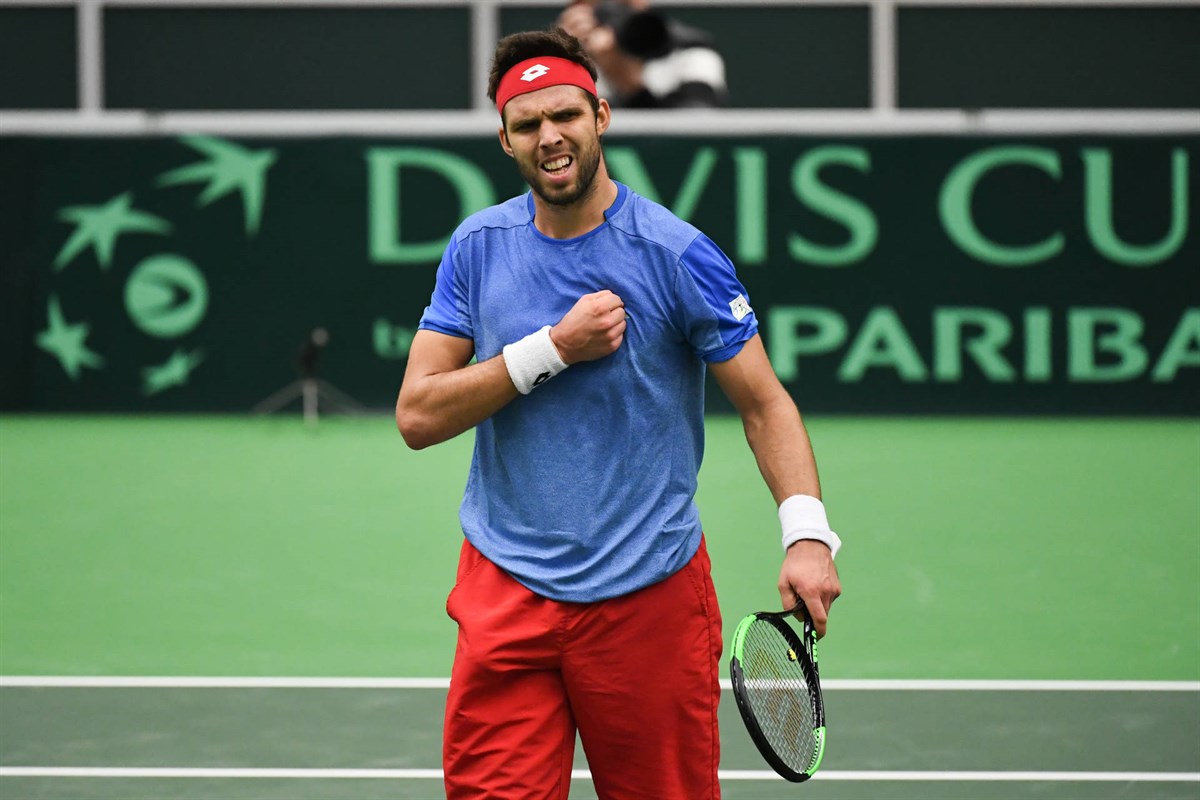 Nothing to separate Czechs and Dutch on day one