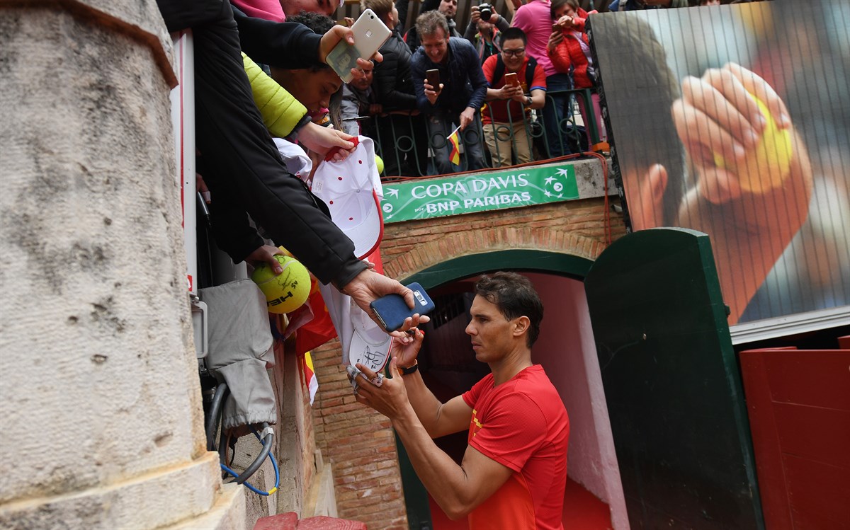 Nadal and Zverev shine on opening day in Valencia