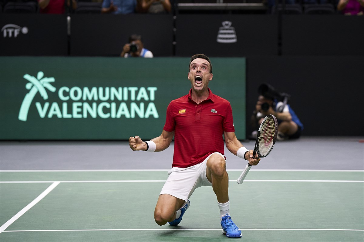 Spain digs deep to take 2-0 win over Serbia in Valencia