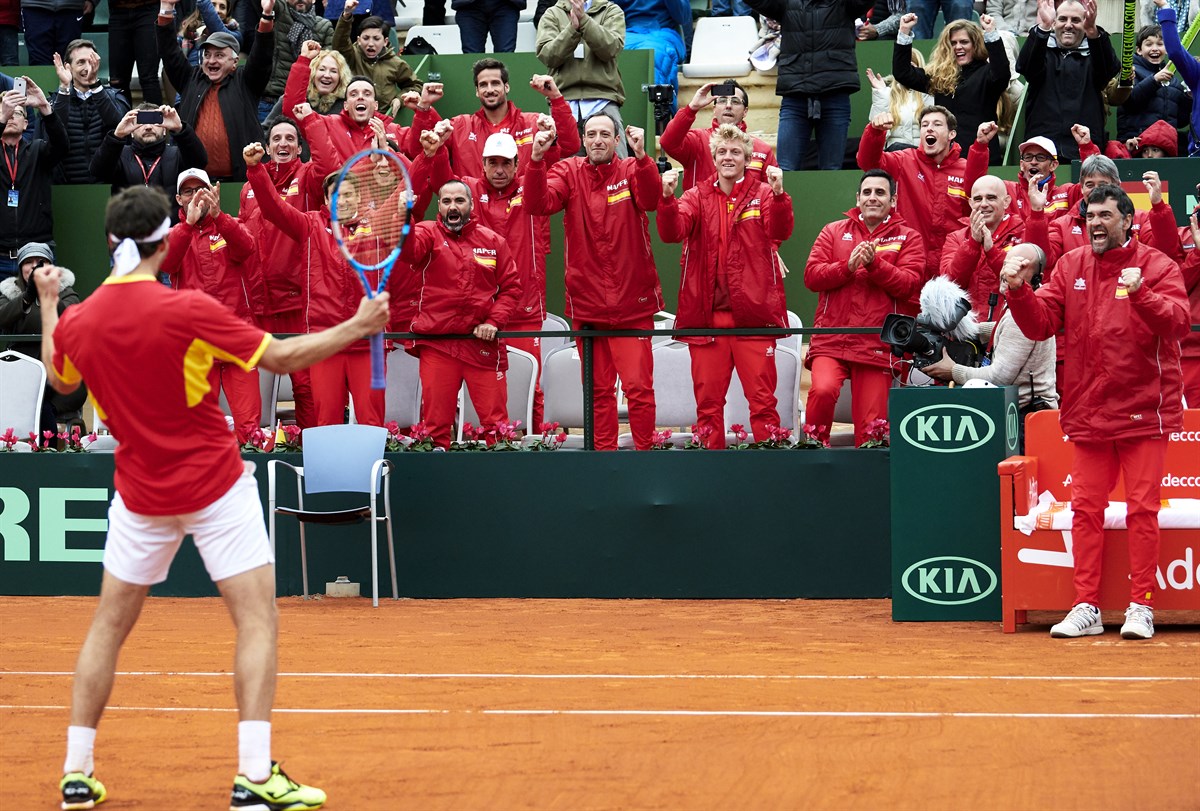 Spain into quarters after breaking British resistance