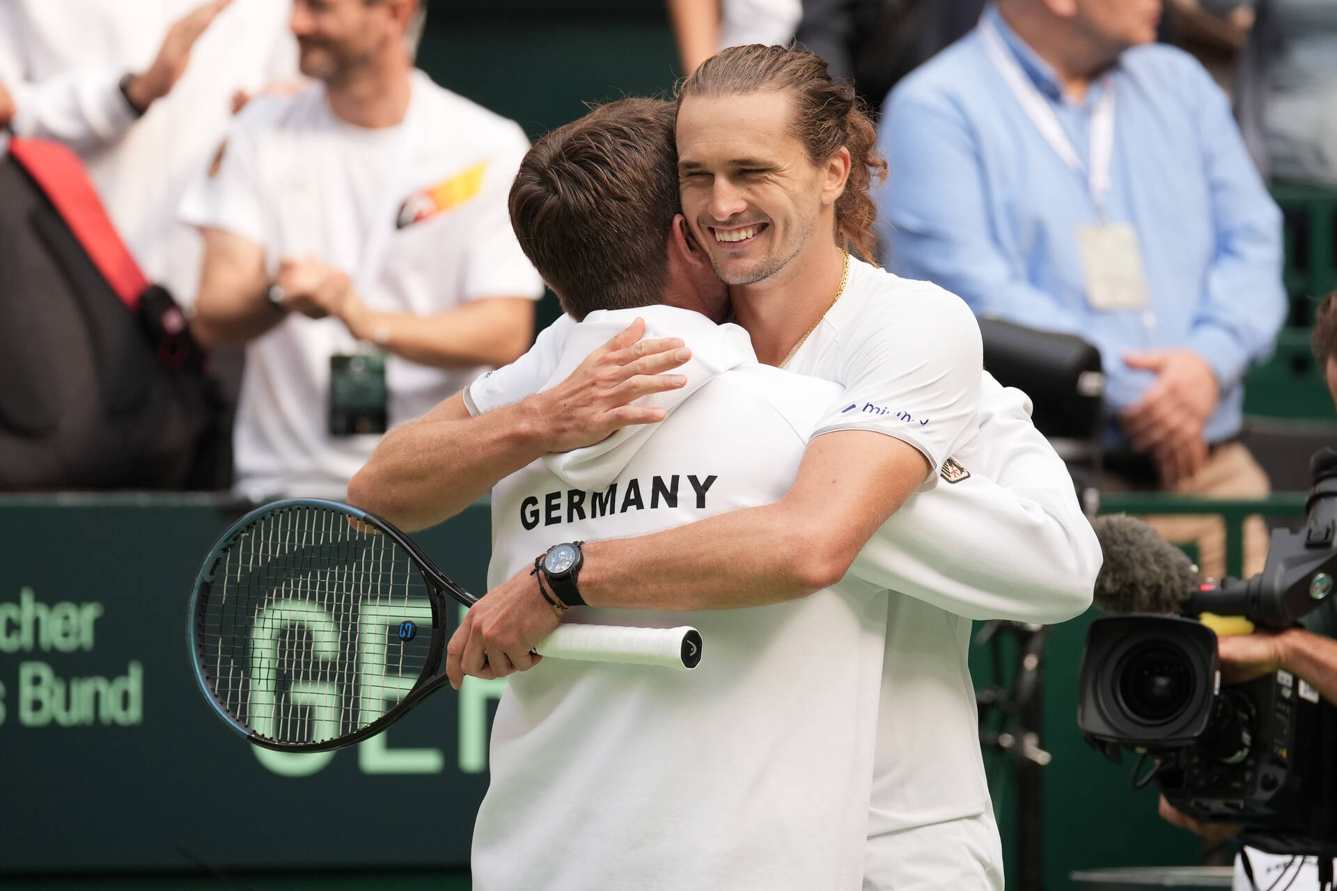 Alexander Zverev celebrates Germany's passage to the 2026 Davis Cup by Generali Final 8