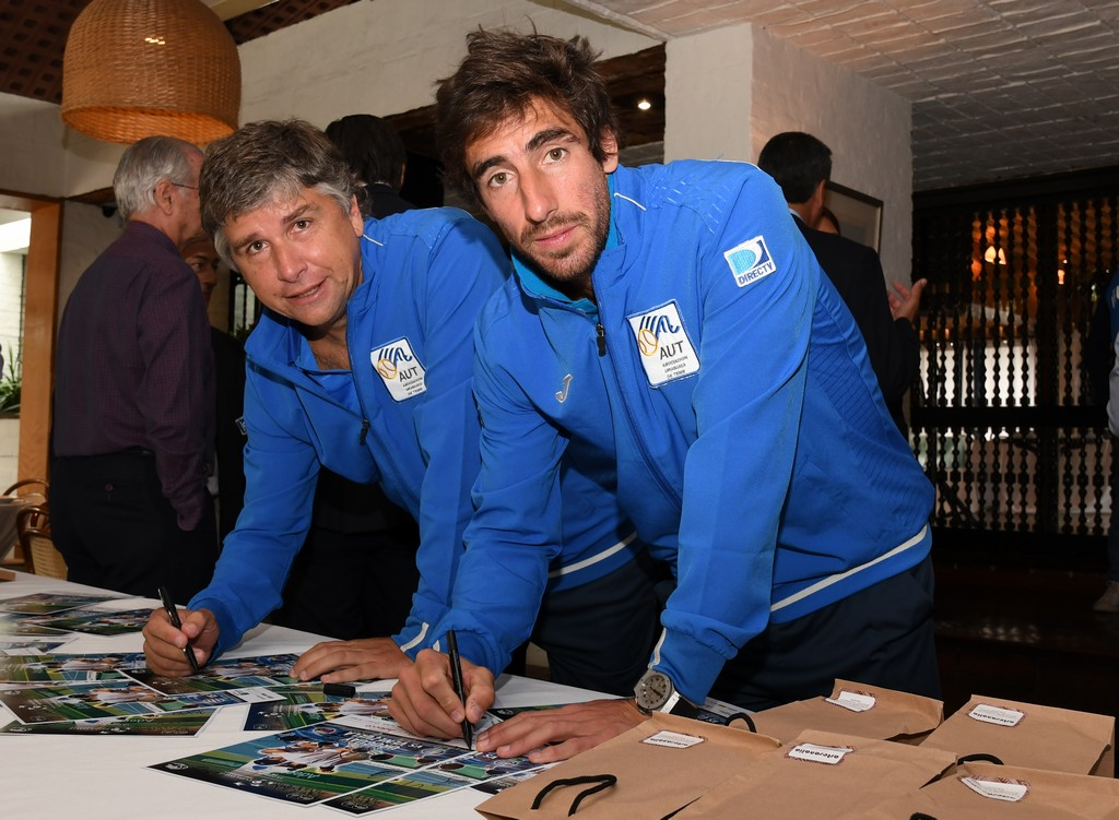 Con Cuevas y en casa, Uruguay va a por todas contra República Dominicana