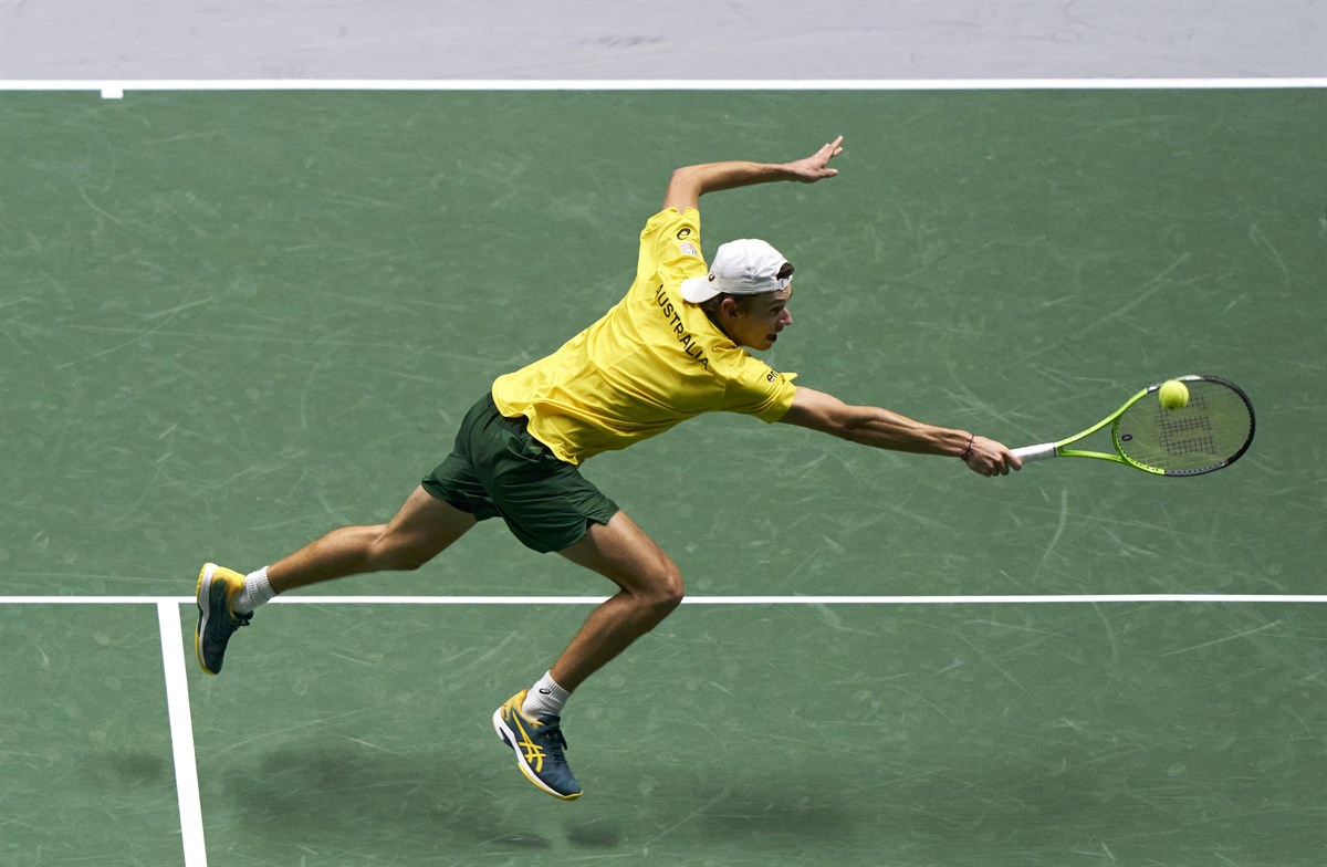 De Minaur digs deep to inspire Australian comeback against Hungary