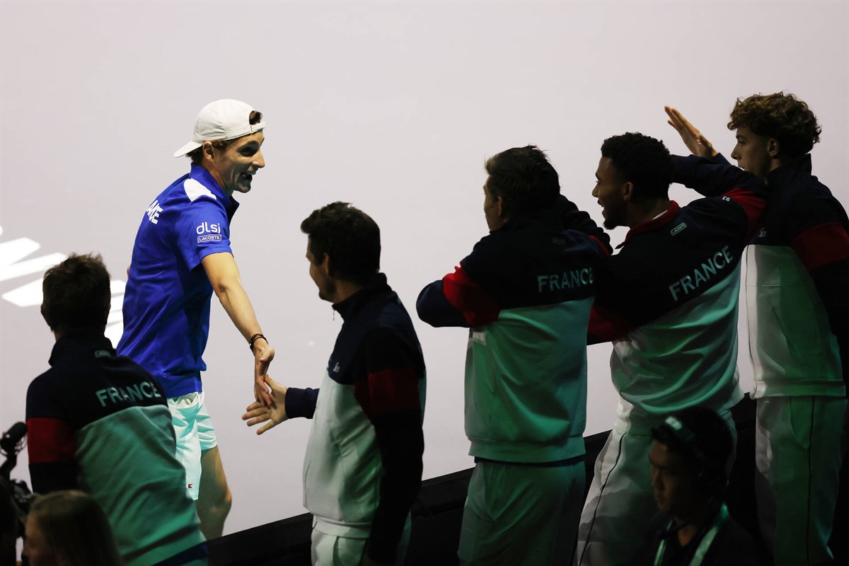Dominant France put Swiss to the sword