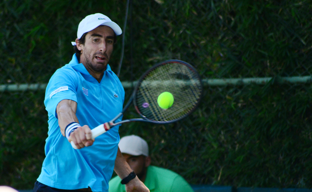 Pablo Cuevas adelanta a Uruguay