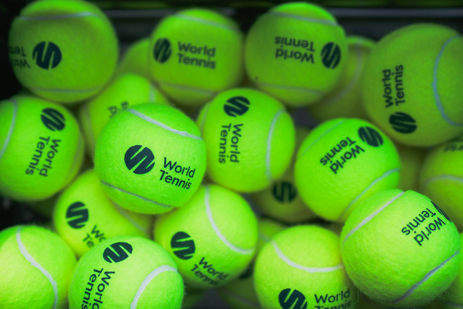 World Tennis FAQs - balls
