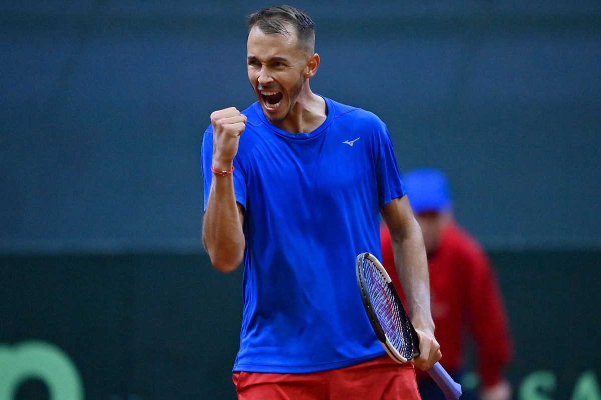 Dominant Czechs in charge on day one in Bratislava
