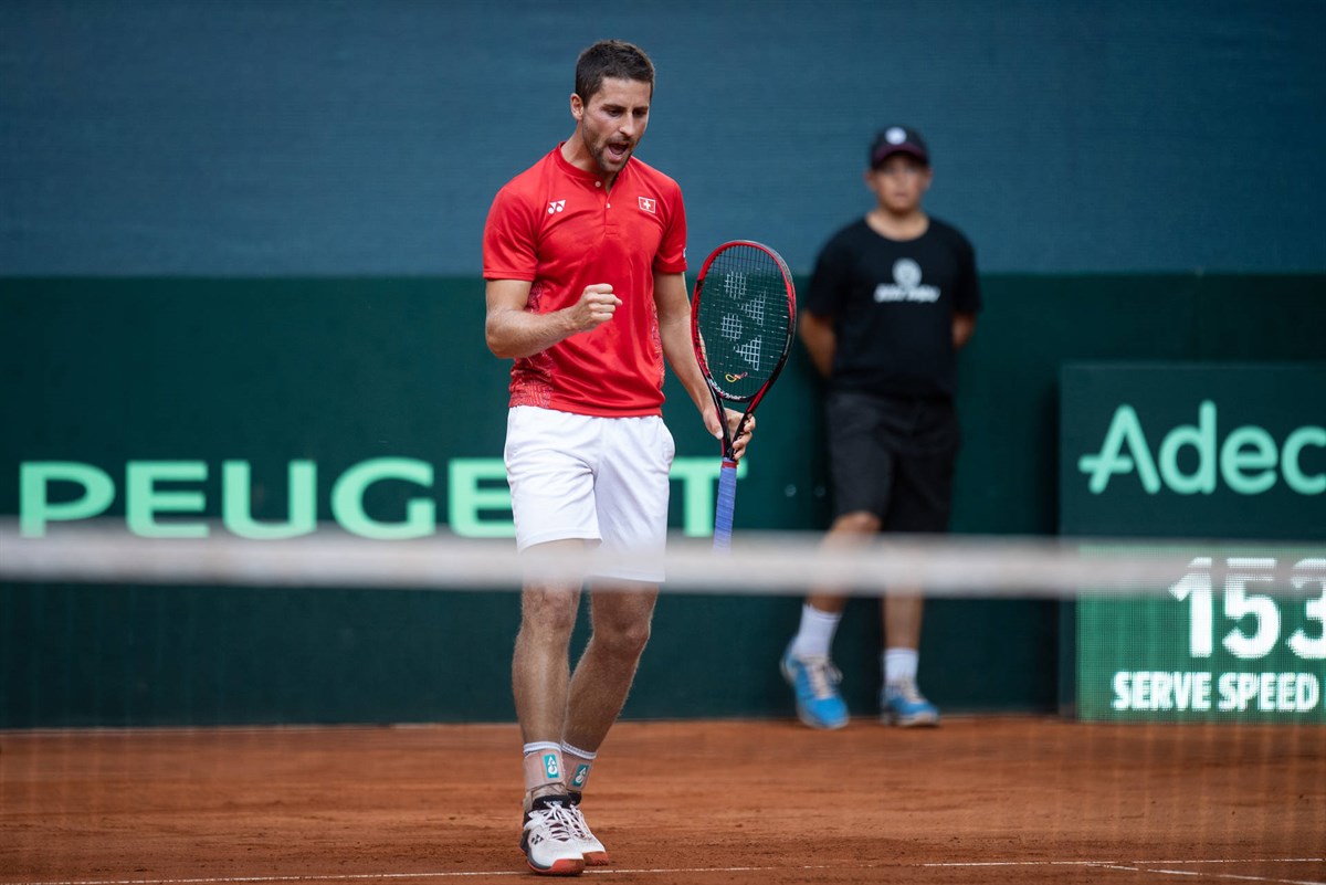 Nothing to separate Swiss and Slovaks on day one