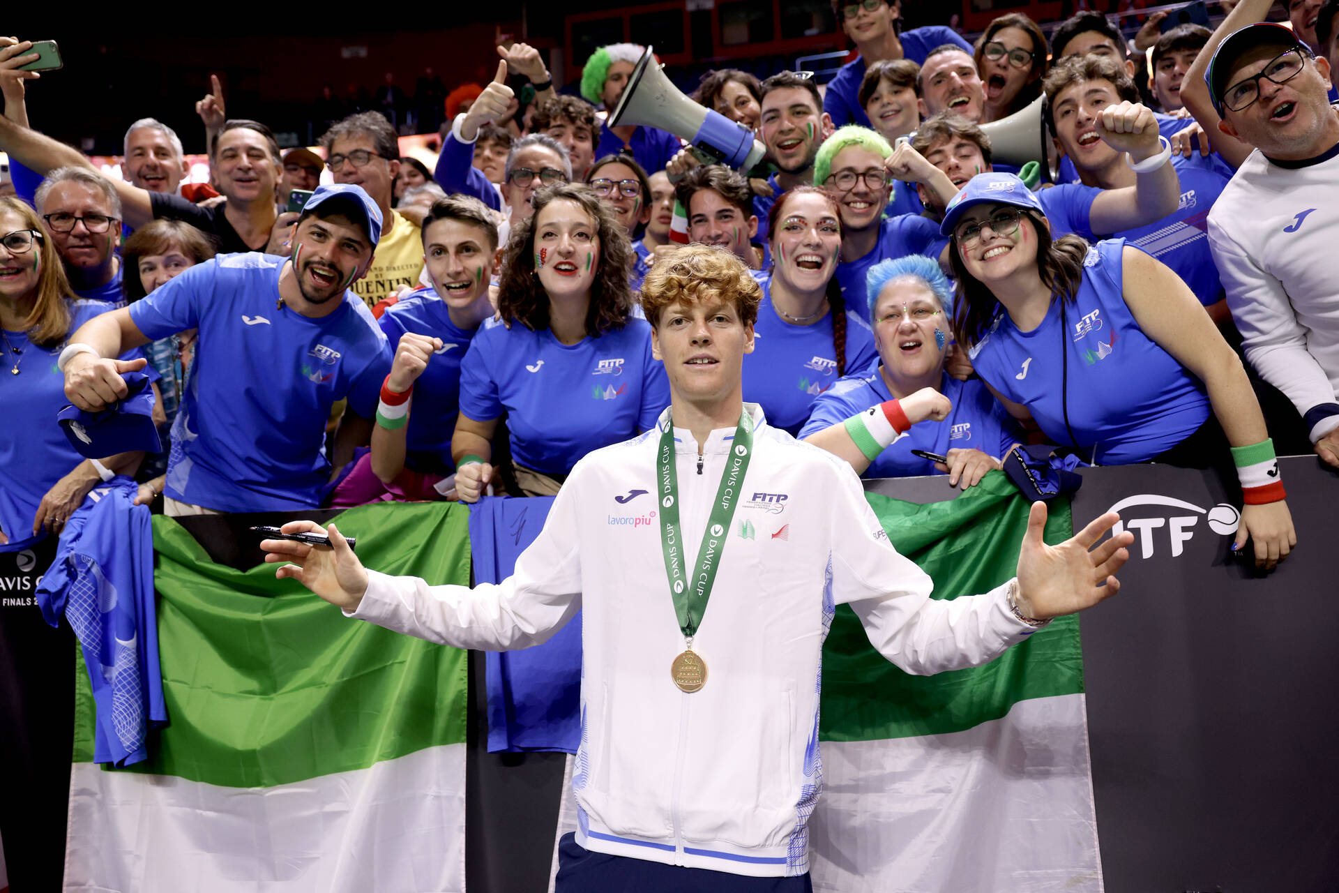 Jannik Sinner with Italian fans