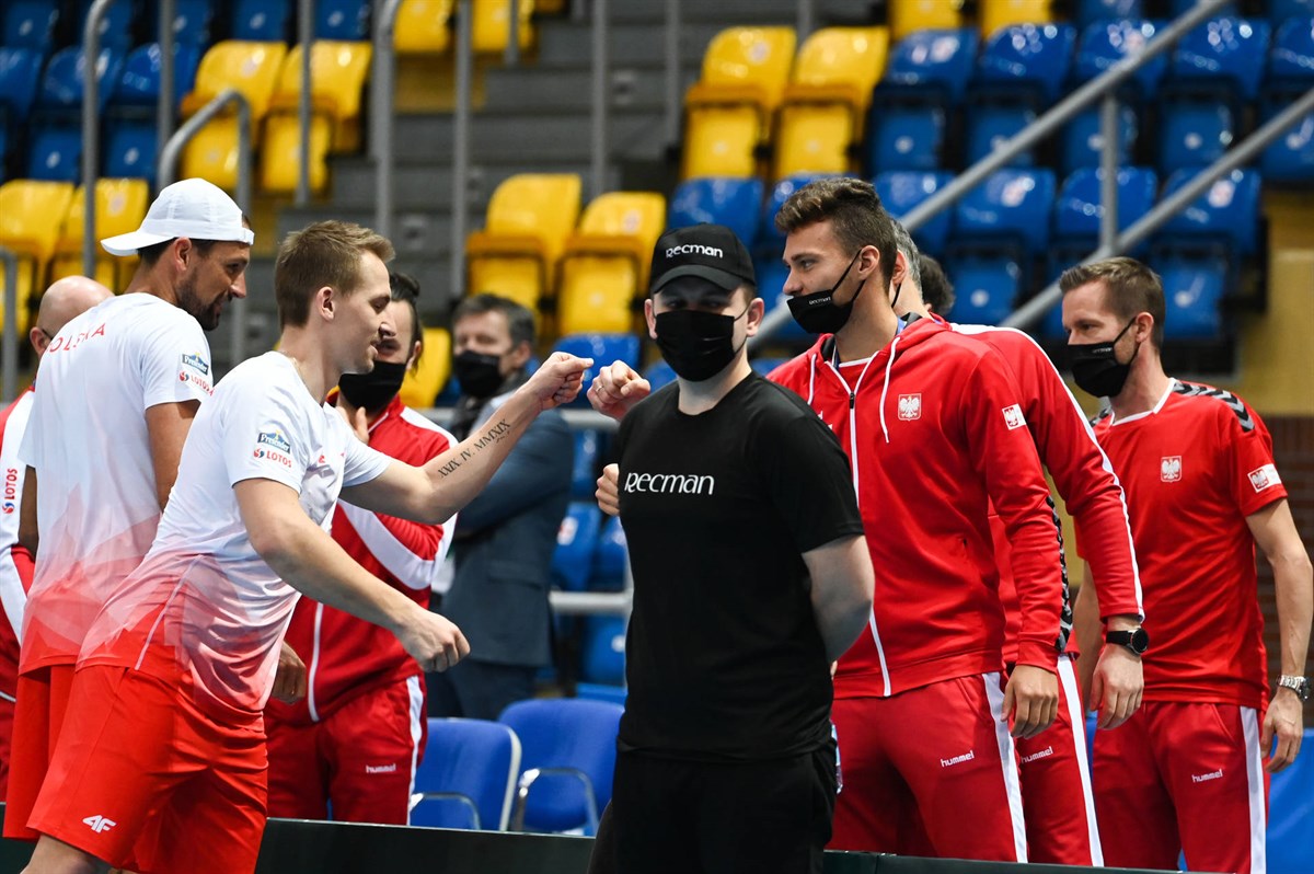 Polonia gana a El Salvador en el Grupo Mundial II