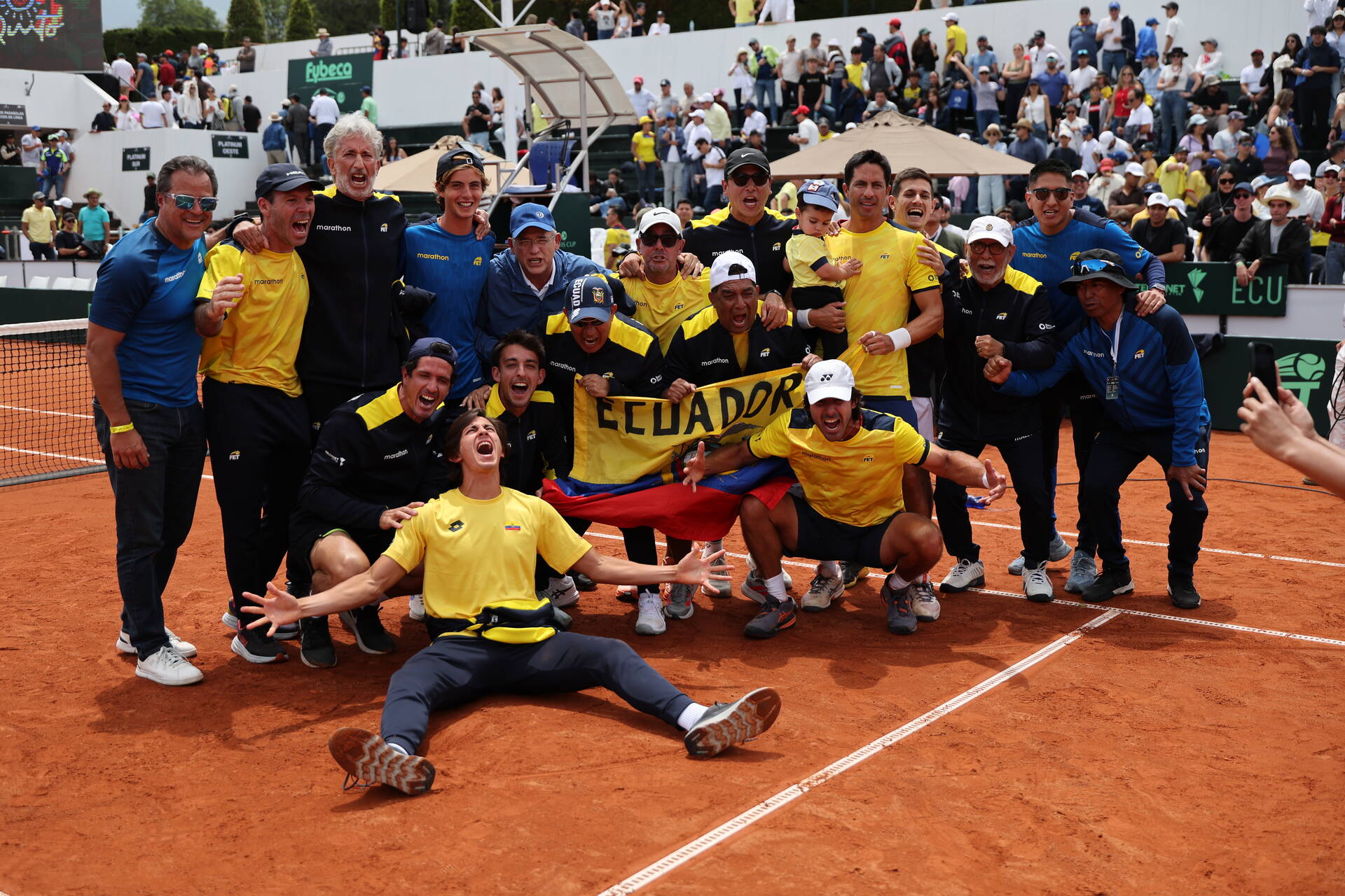 ECU-AUS report - team photo