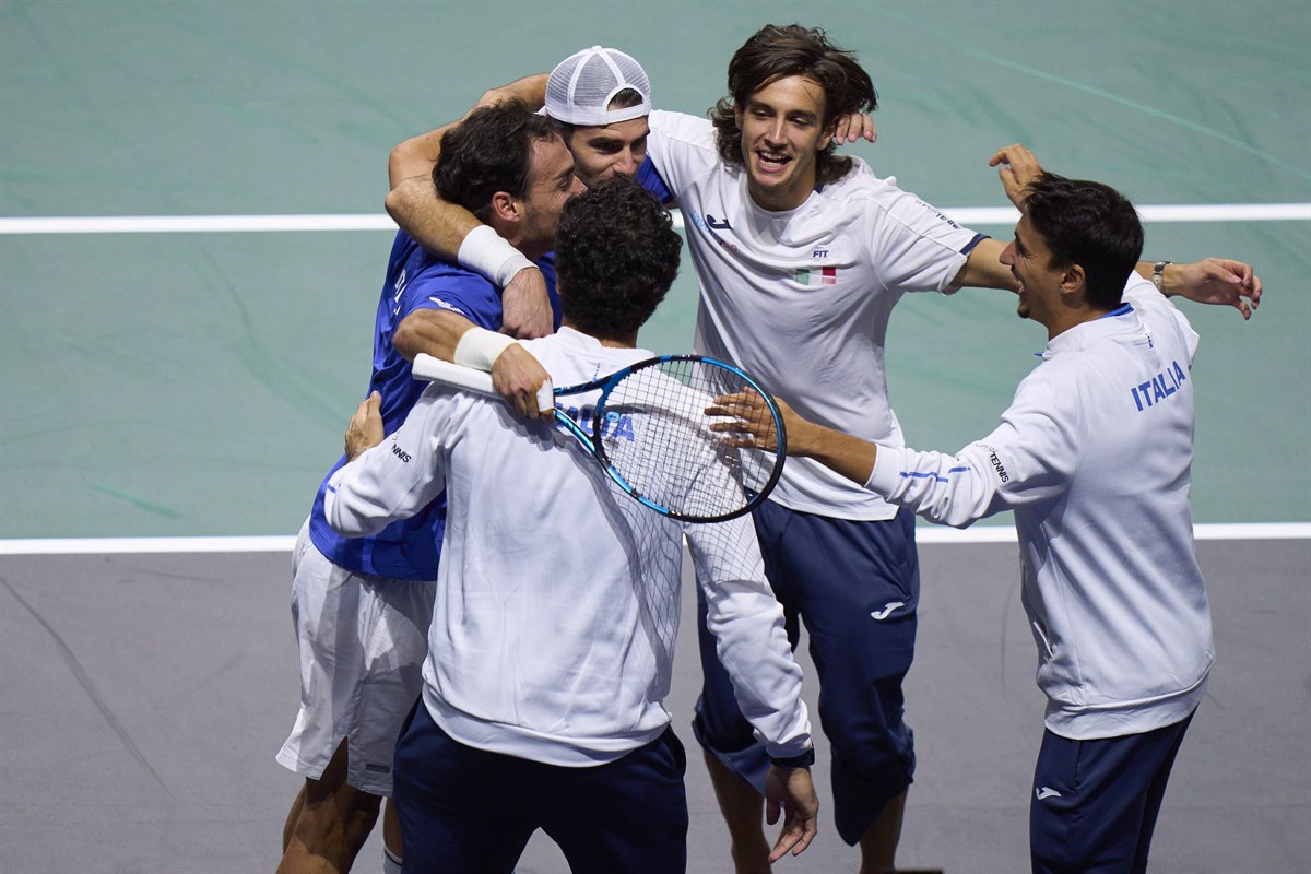 Italy down USA in deciding doubles to secure place in the semi-finals