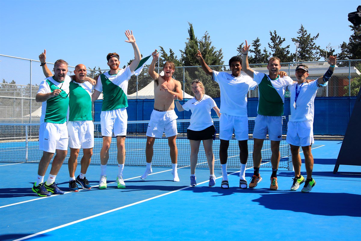 Irlanda consigue el ascenso