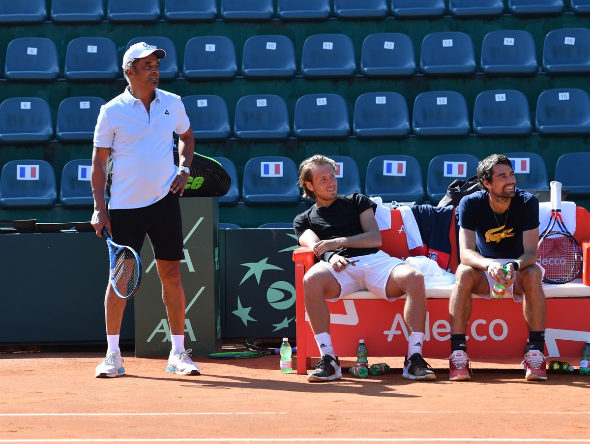 Pouille y Chardy se ponen al frente de Francia