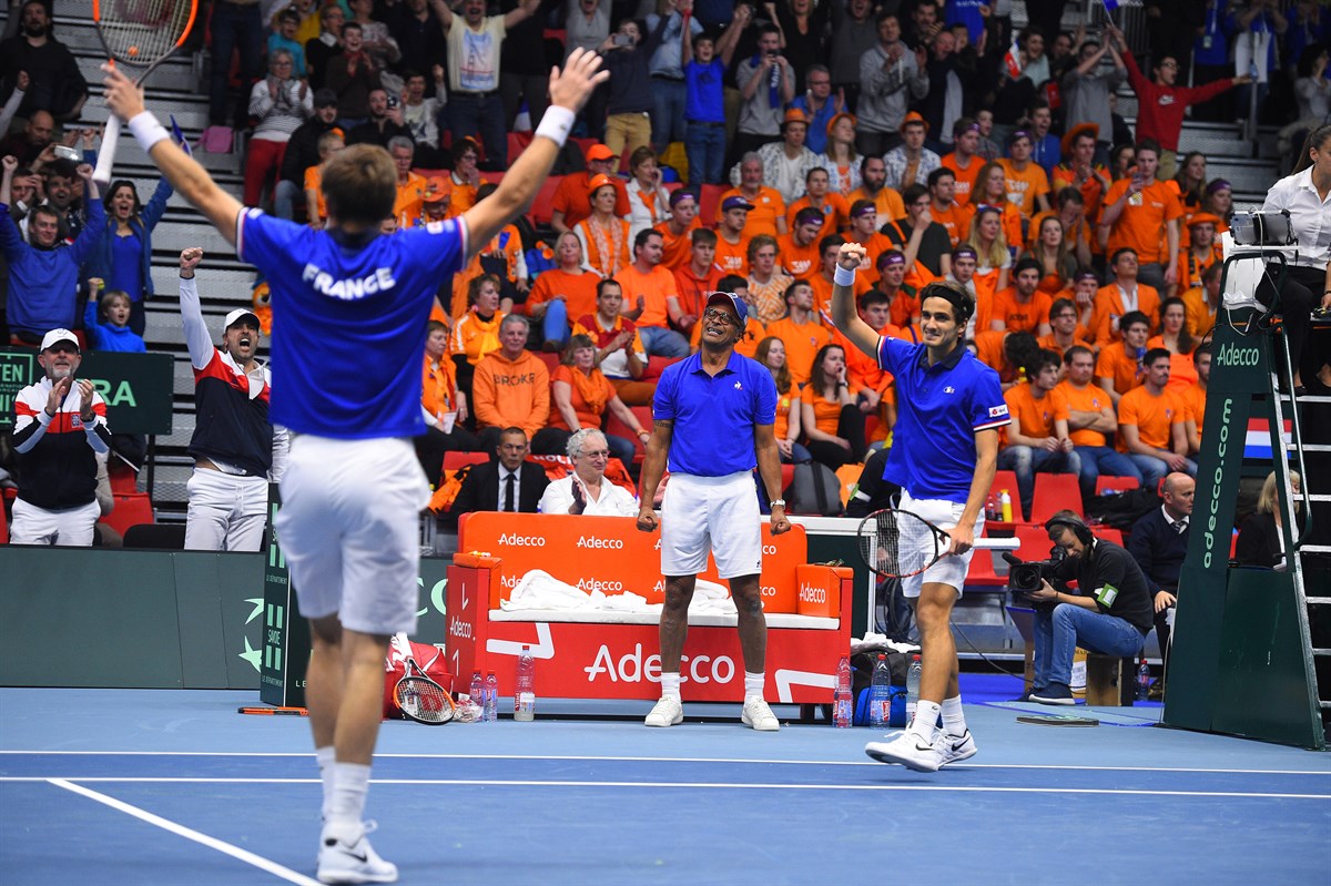 'Lucky' victory puts France ahead
