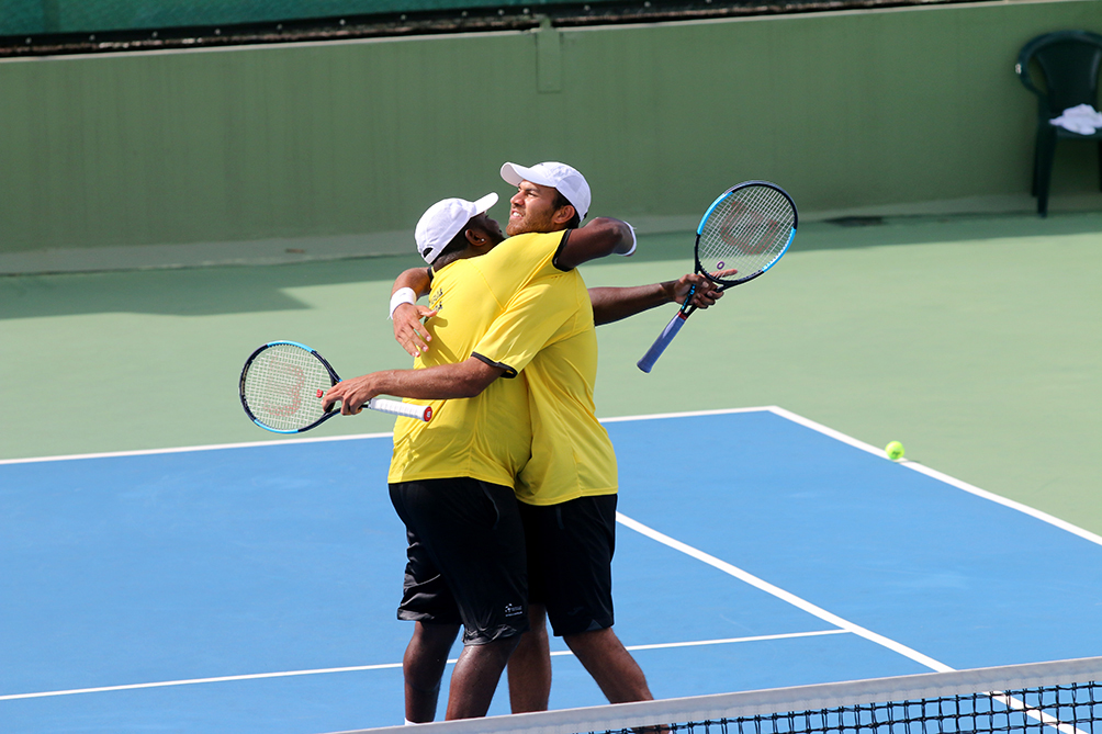 Bahamas y Antigua comienzan pisando fuerte