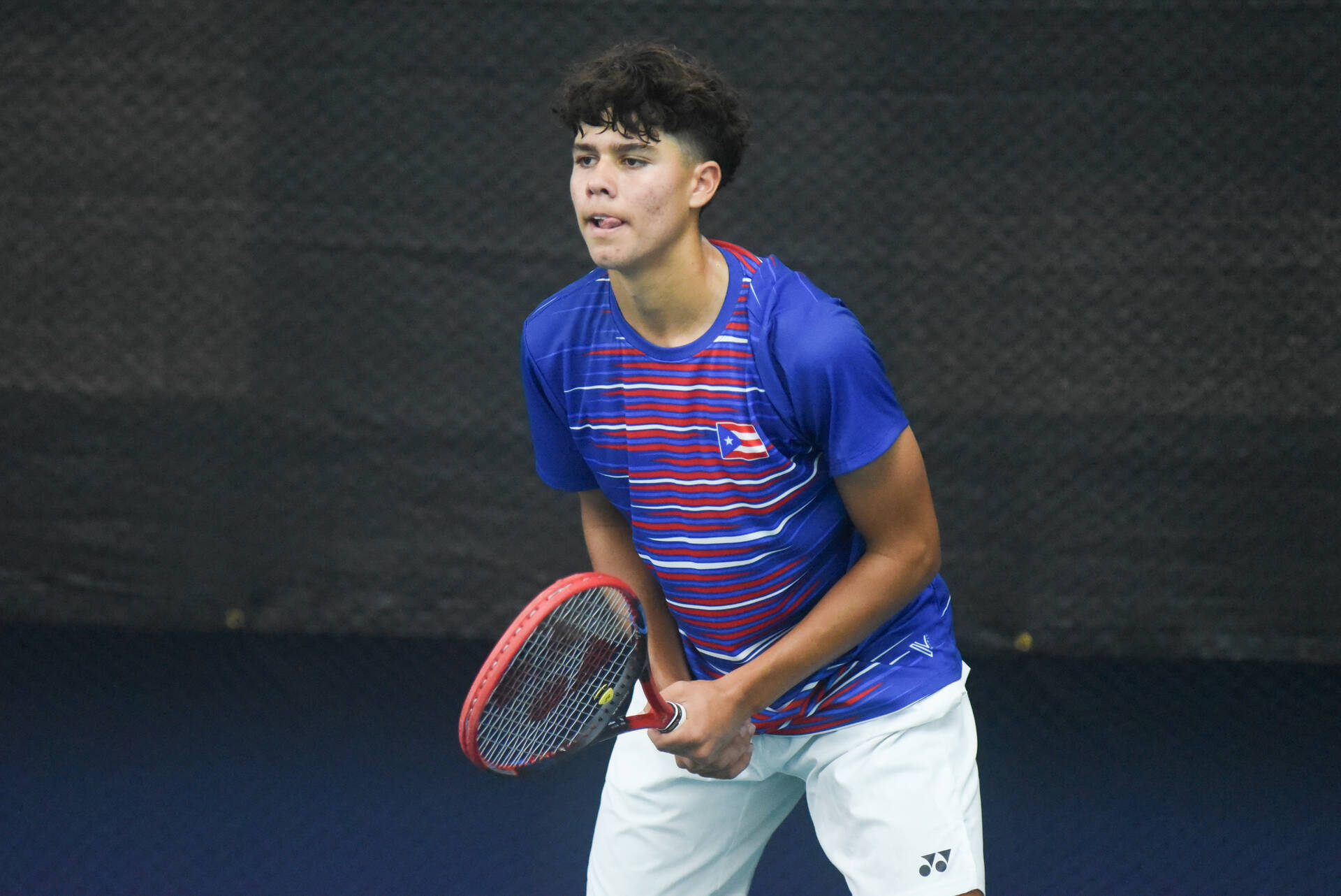 Yannik Alvarez prepares to receive