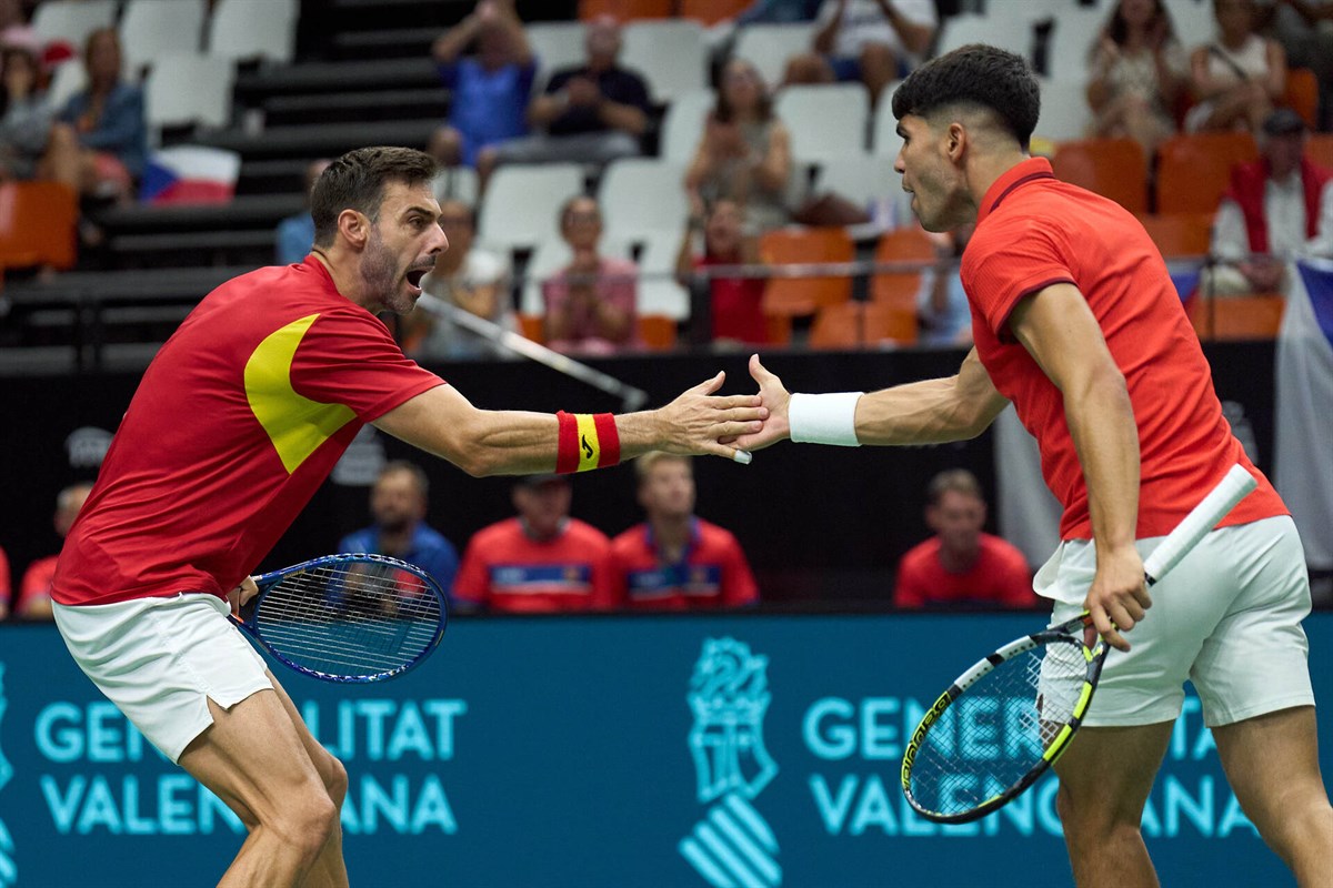 Spain delight in Valencia but Czechia suffer retirement blow