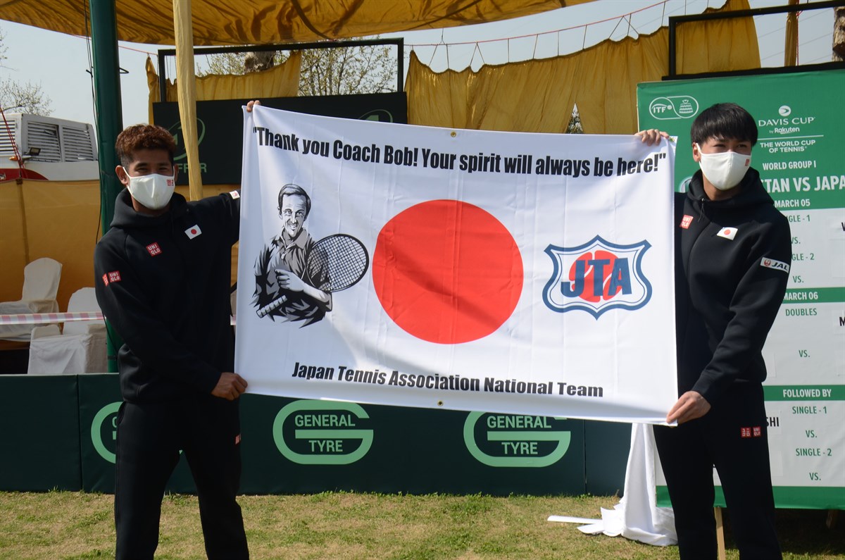 Japanese team pay tribute to Bob Brett