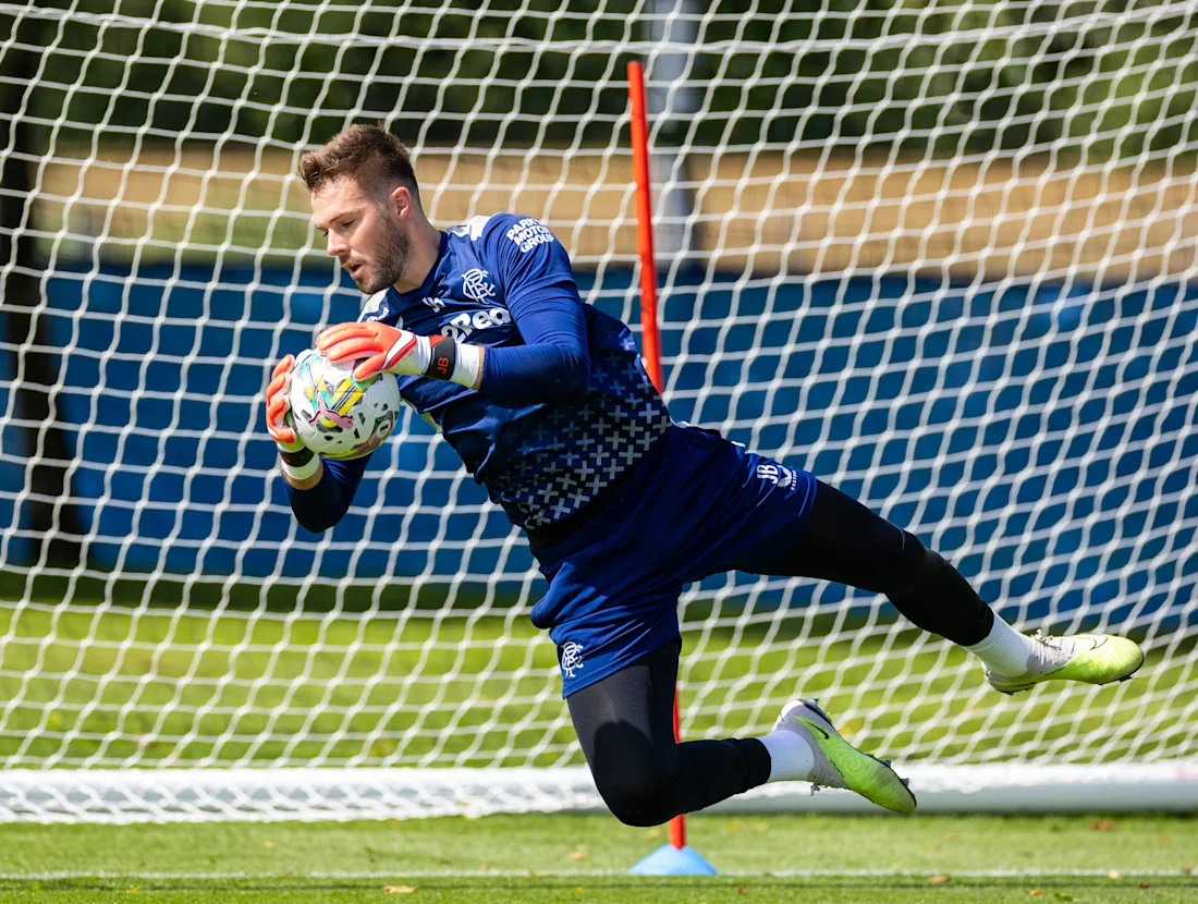 Paire De Gants De Gardien Signée Jack Butland, Portés En Match, Rangers, Original