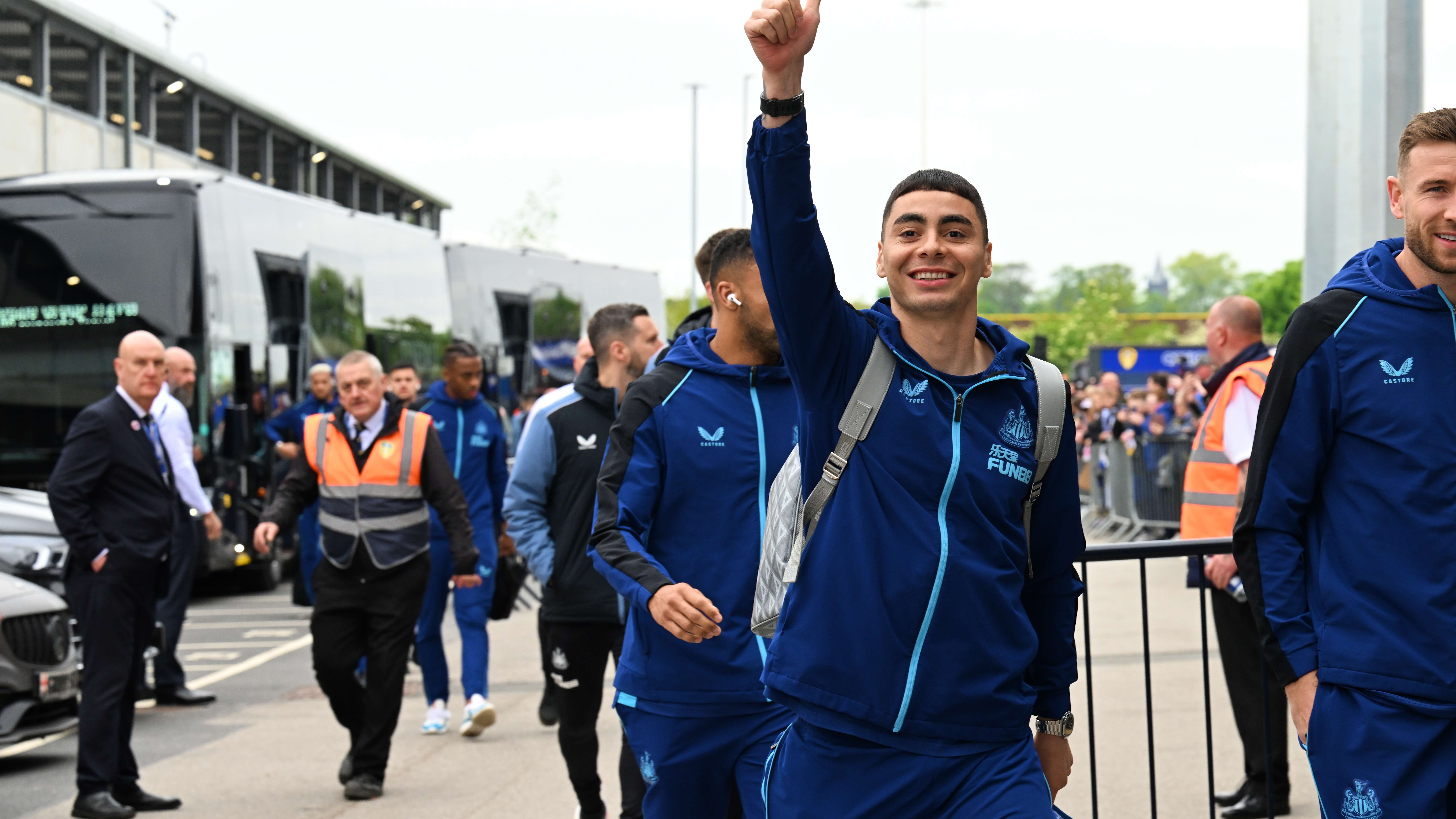 miguel-almiron-arrives-leeds