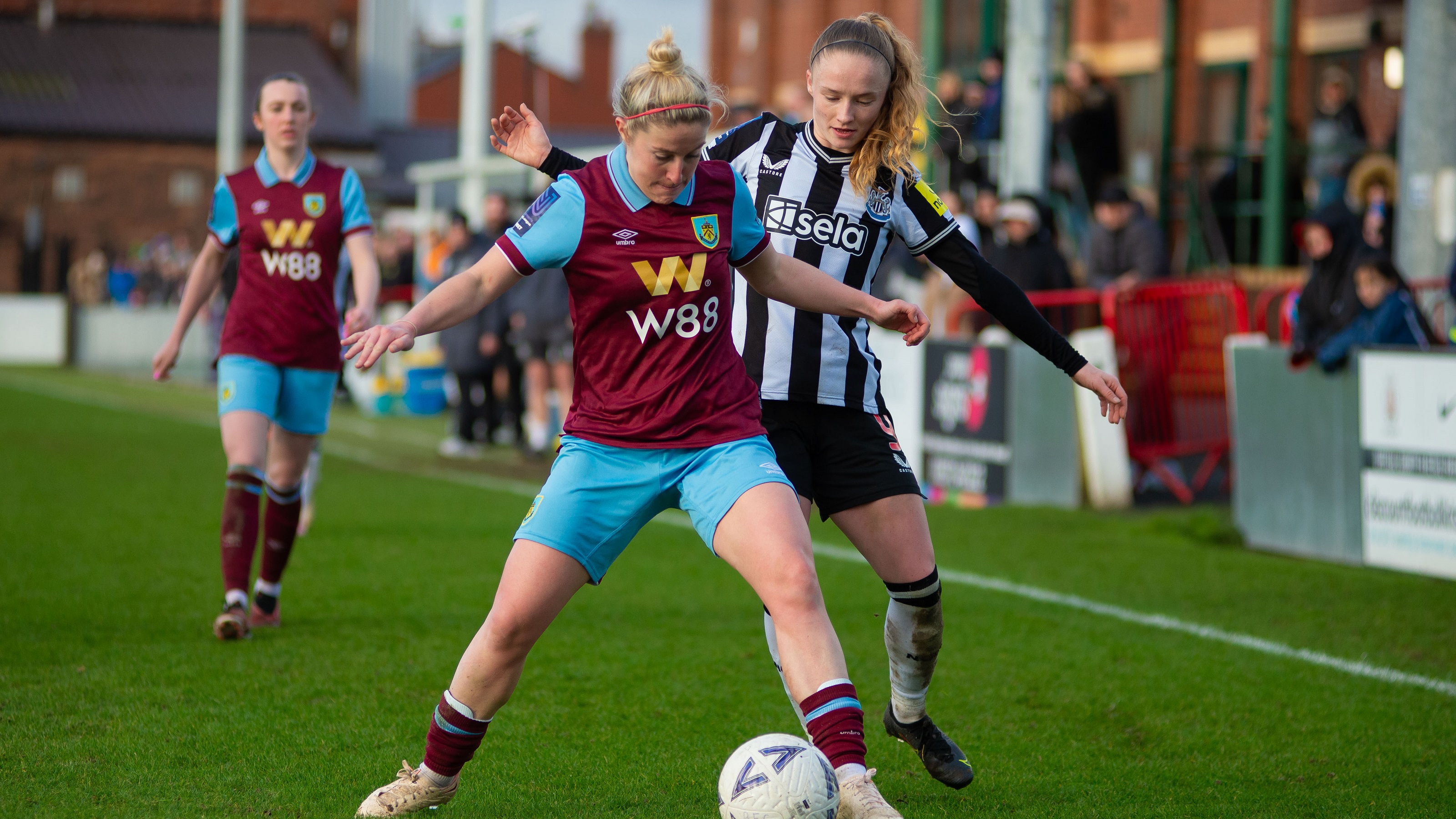 katie-barker-newcastle-women-burnley