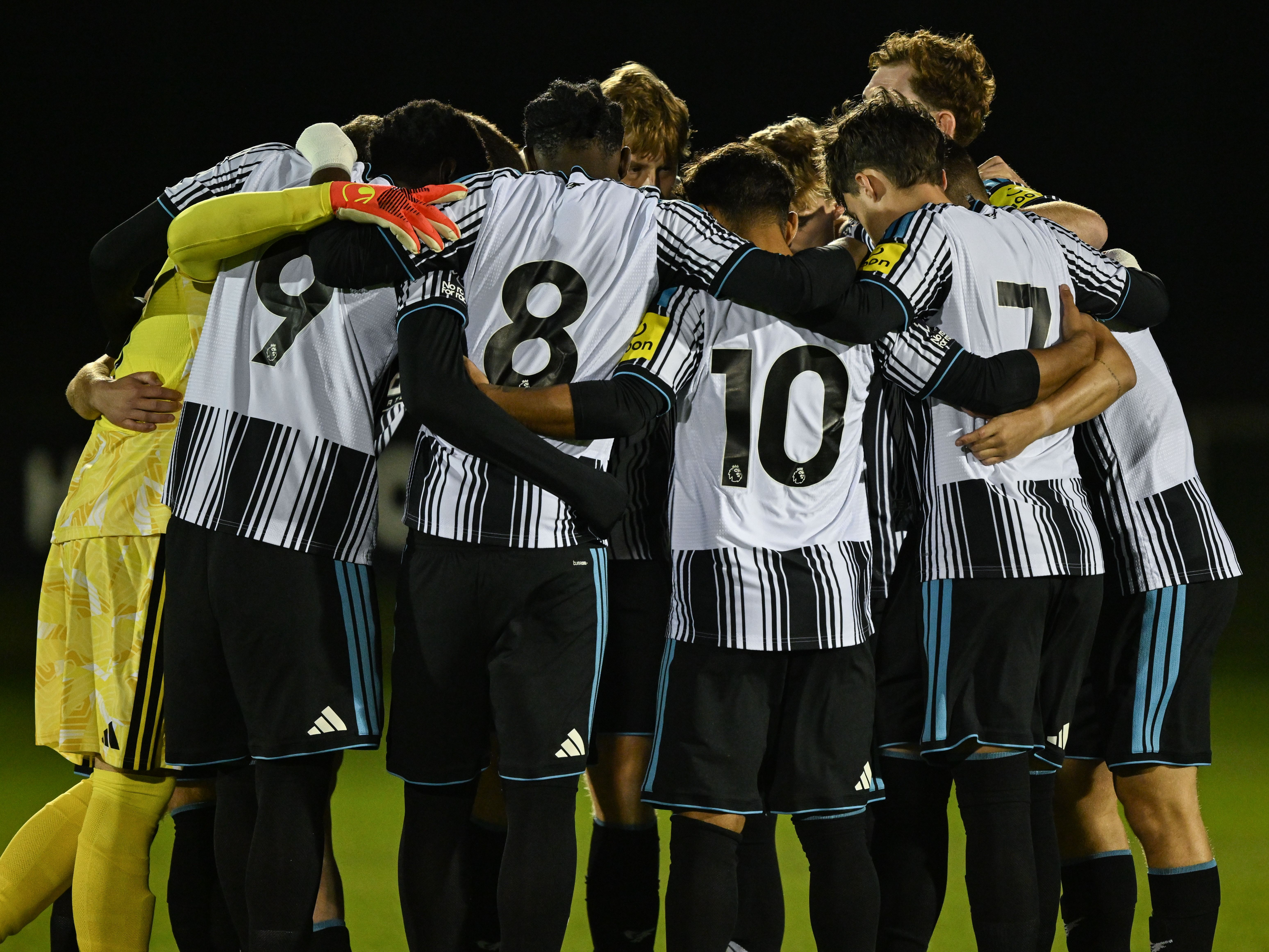 U21s huddle