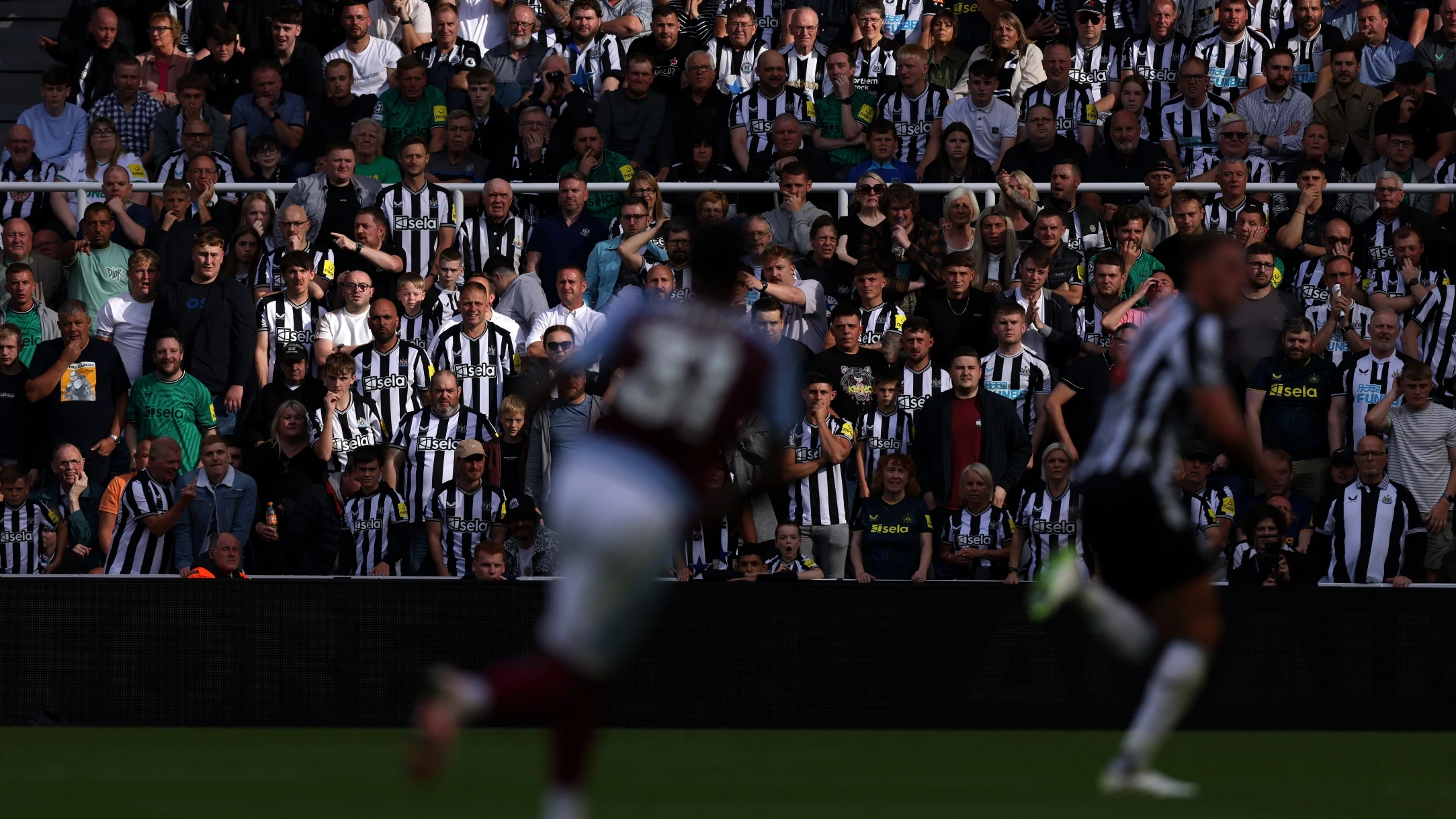 20240226-fans-at-st-james-park