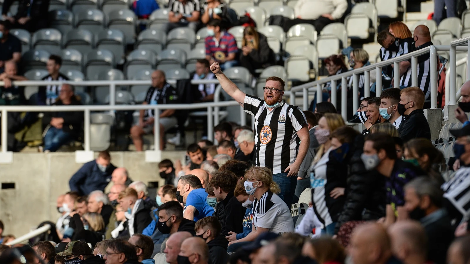 st-james-park-fans