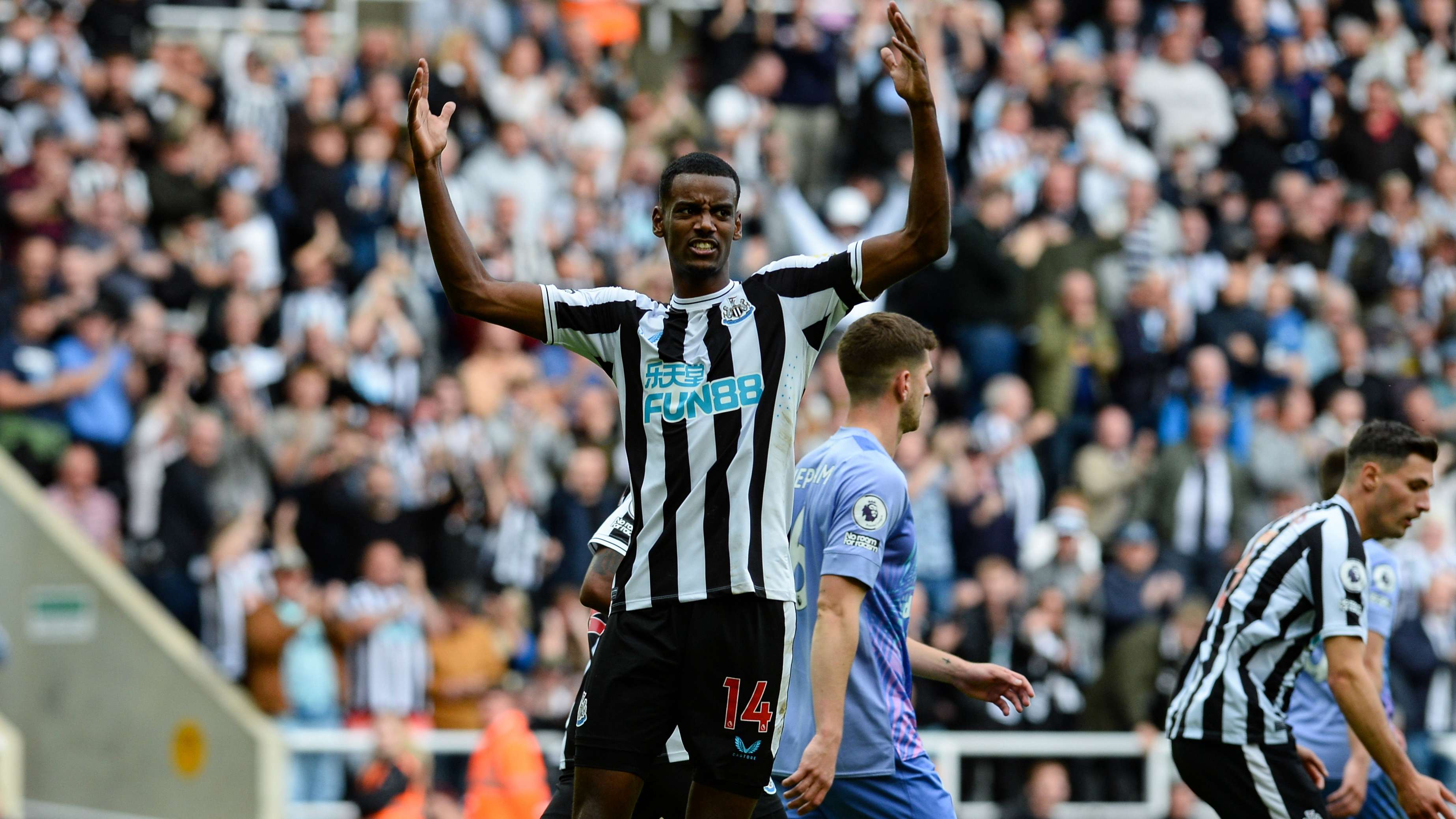 alexander-isak-rally-bournemouth