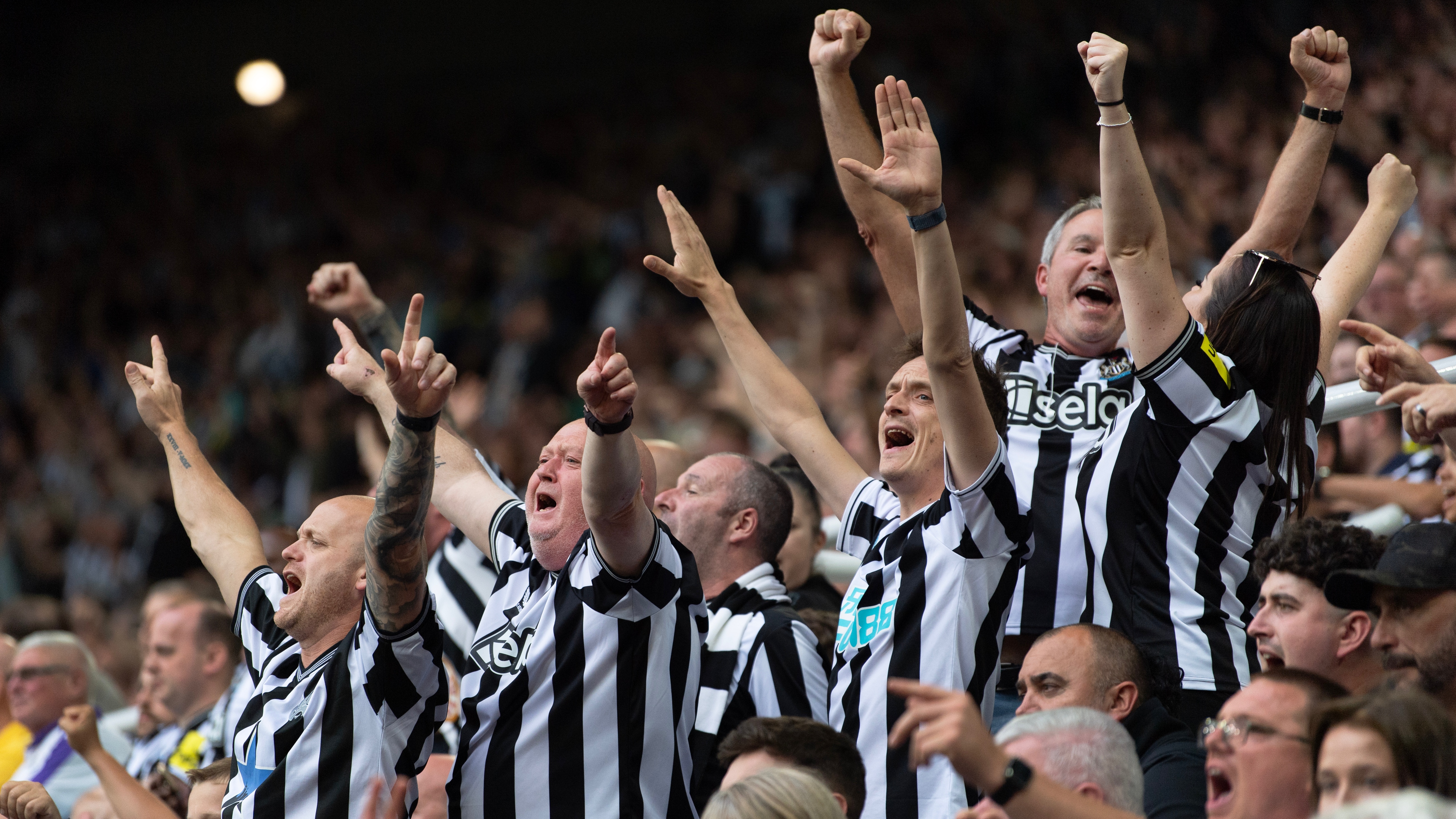 newcastle-fans-aston-villa