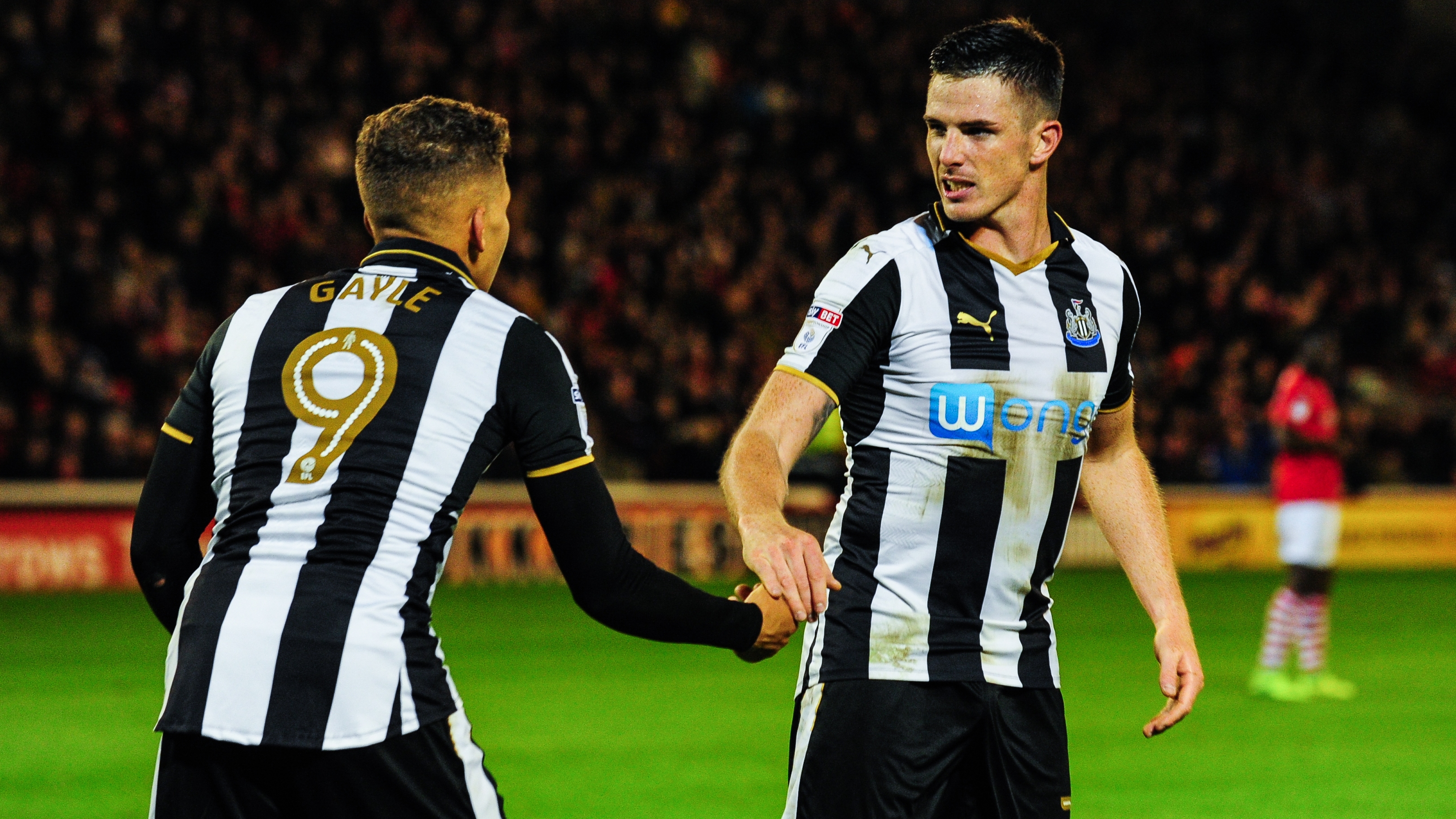 ciaran-clark-dwight-gayle-celebrate