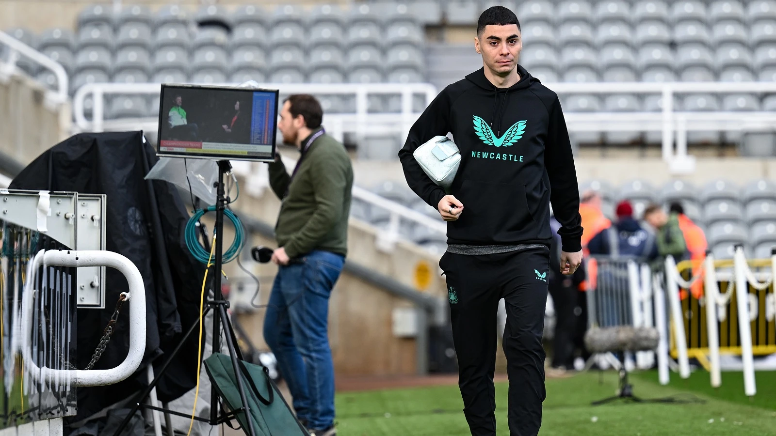 miguel-almiron-arrives-luton