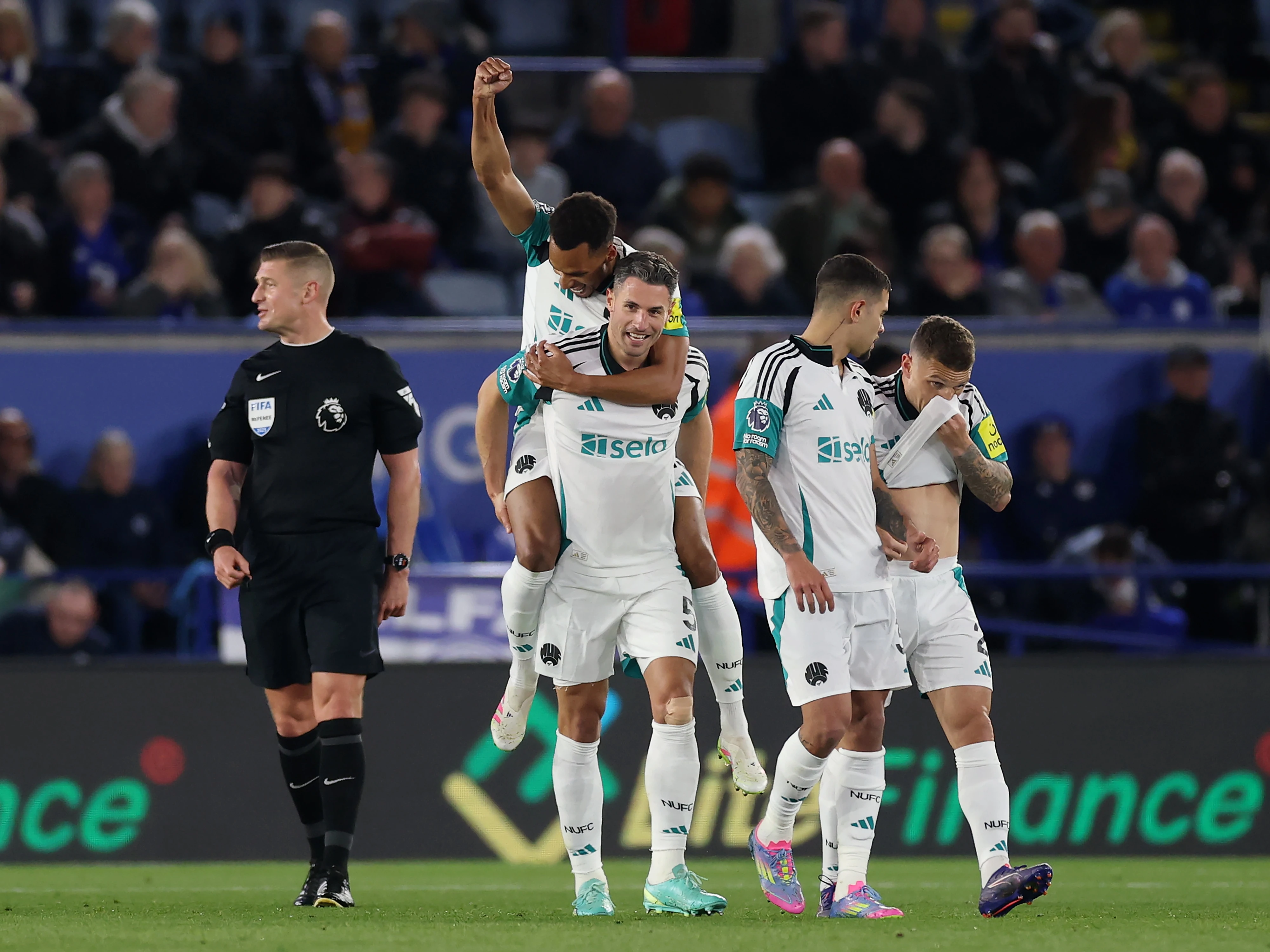 Fabian Schar Jacob Murphy