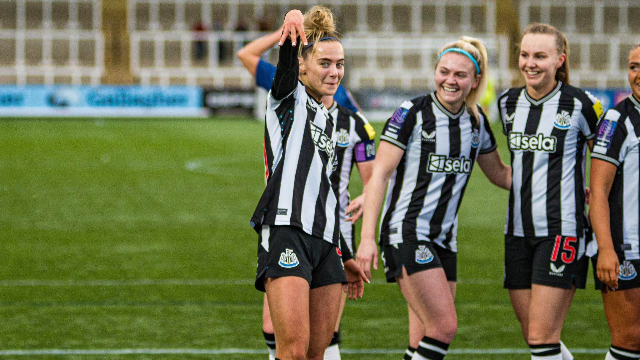 jasmine-mcquade-celebrates-afc-fylde