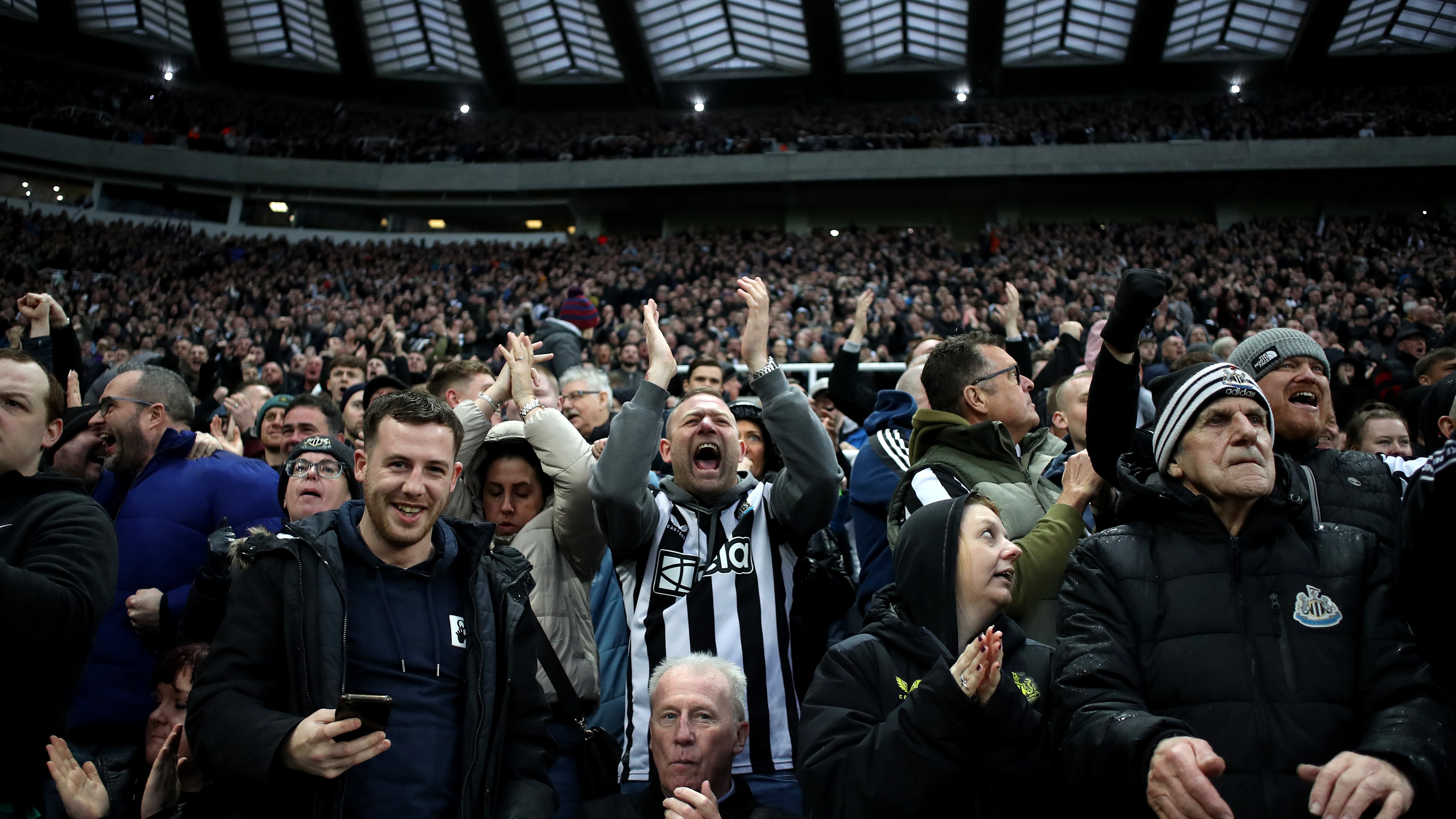 newcastle-fans-celebrate