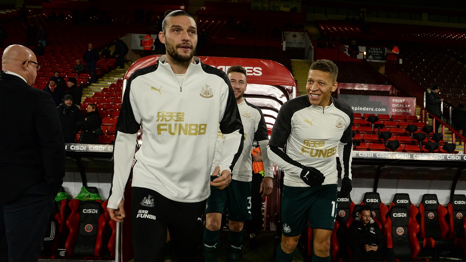 20200214-andy-carroll-dwight-gayle