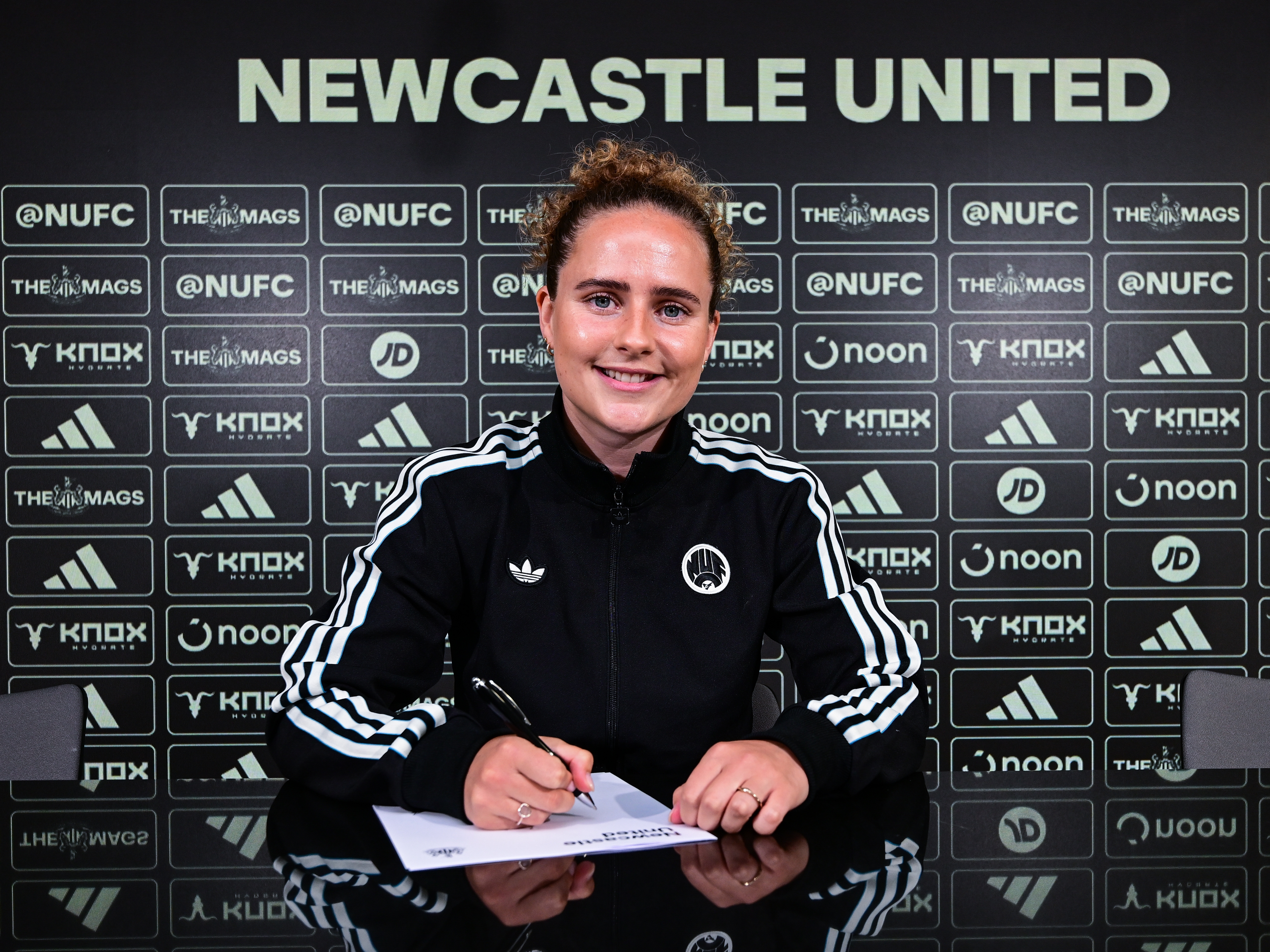 Lois Joel new contract