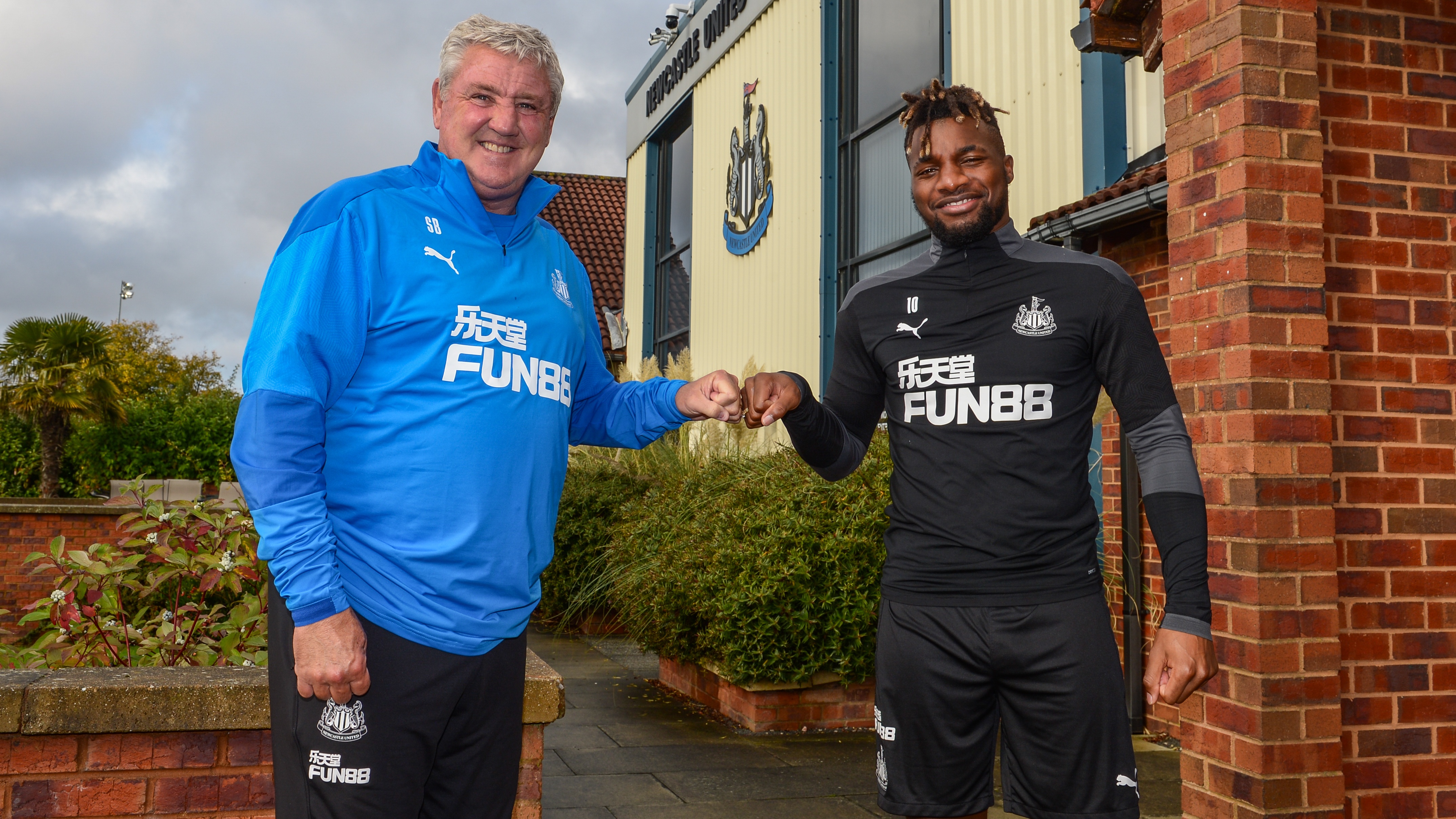 steve-bruce-allan-saint-maximin-new-contract