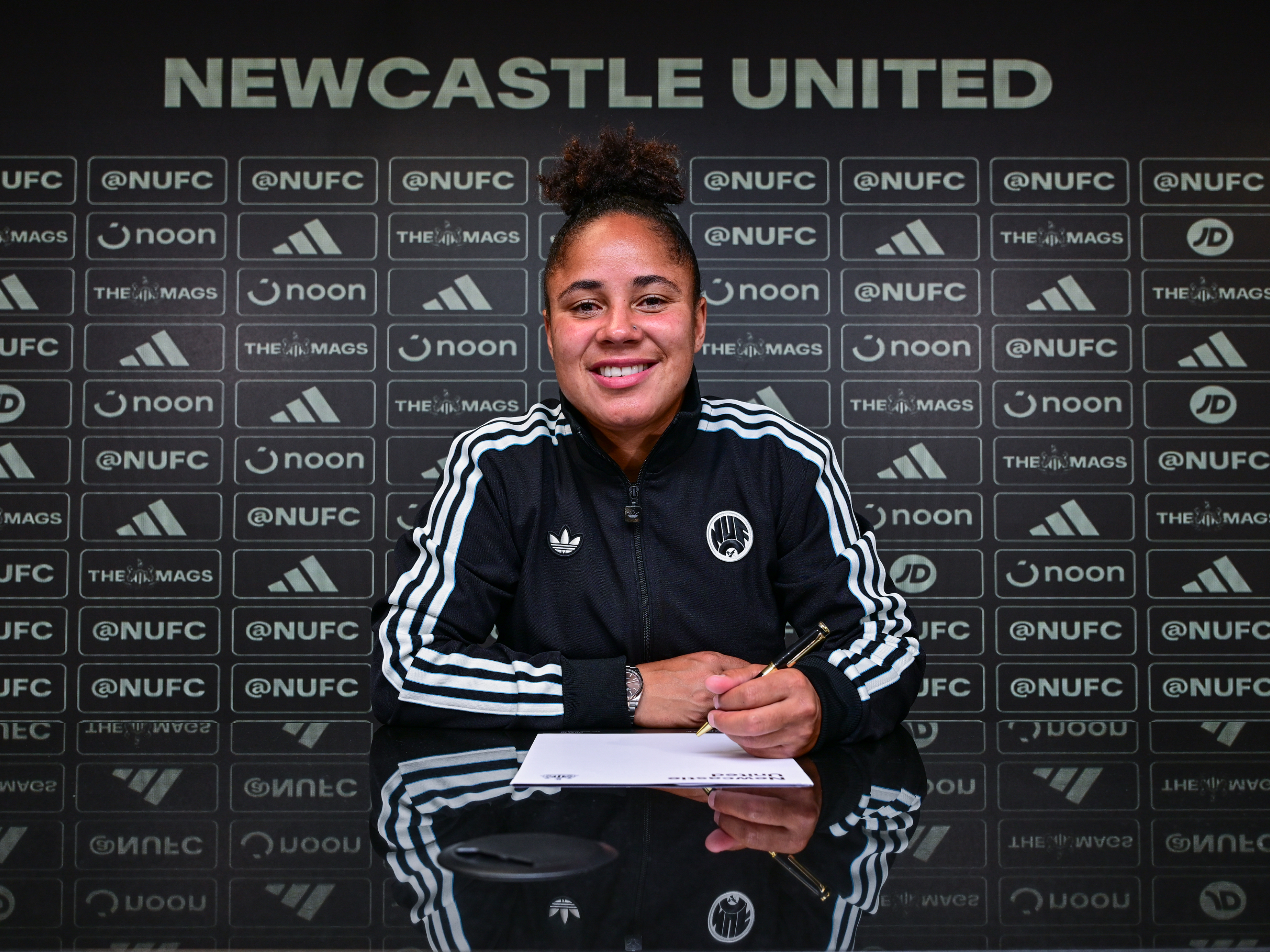 Demi Stokes contract