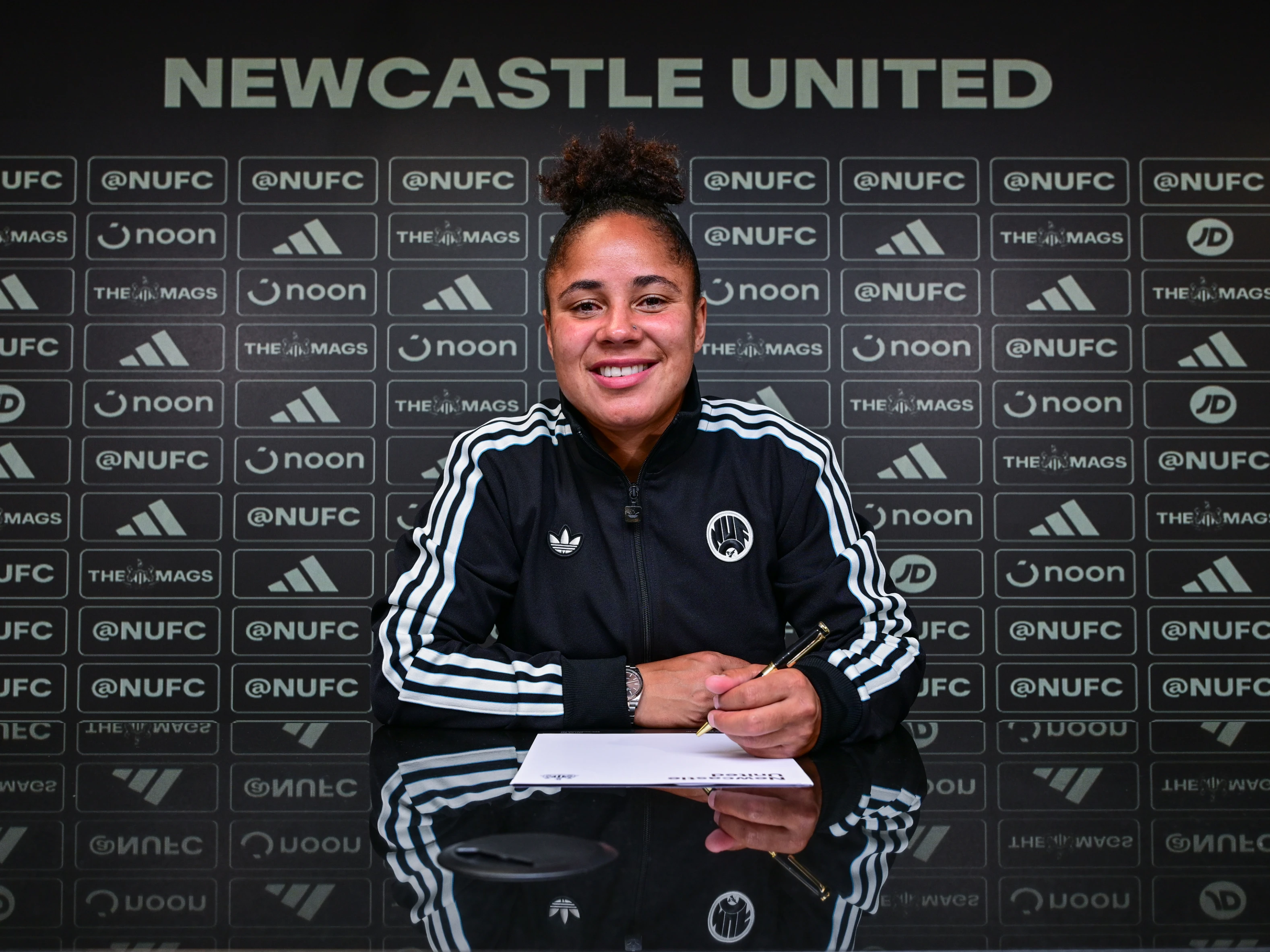 Demi Stokes contract