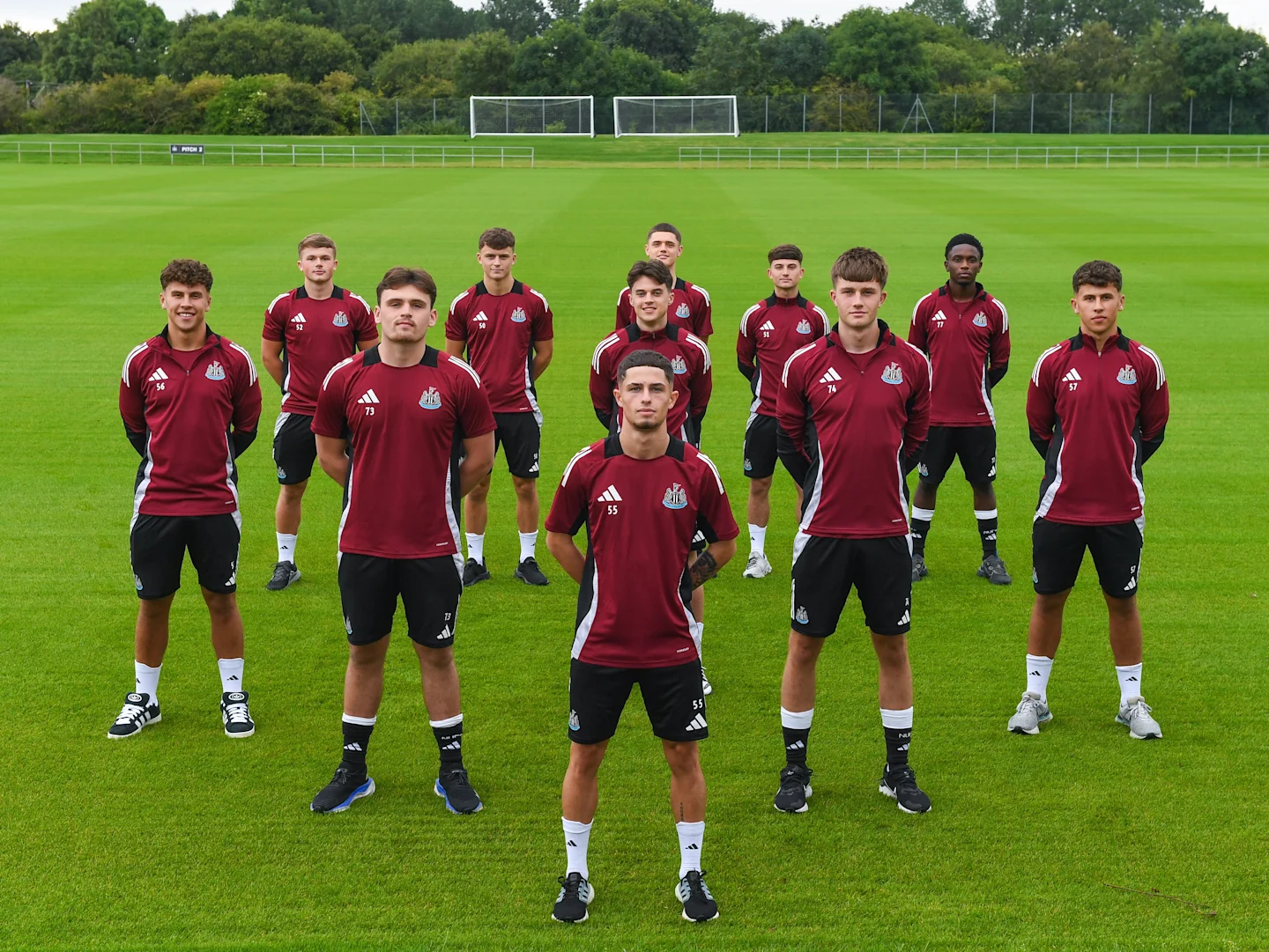 Eleven Toon teenagers sign first professional contracts | NUFC